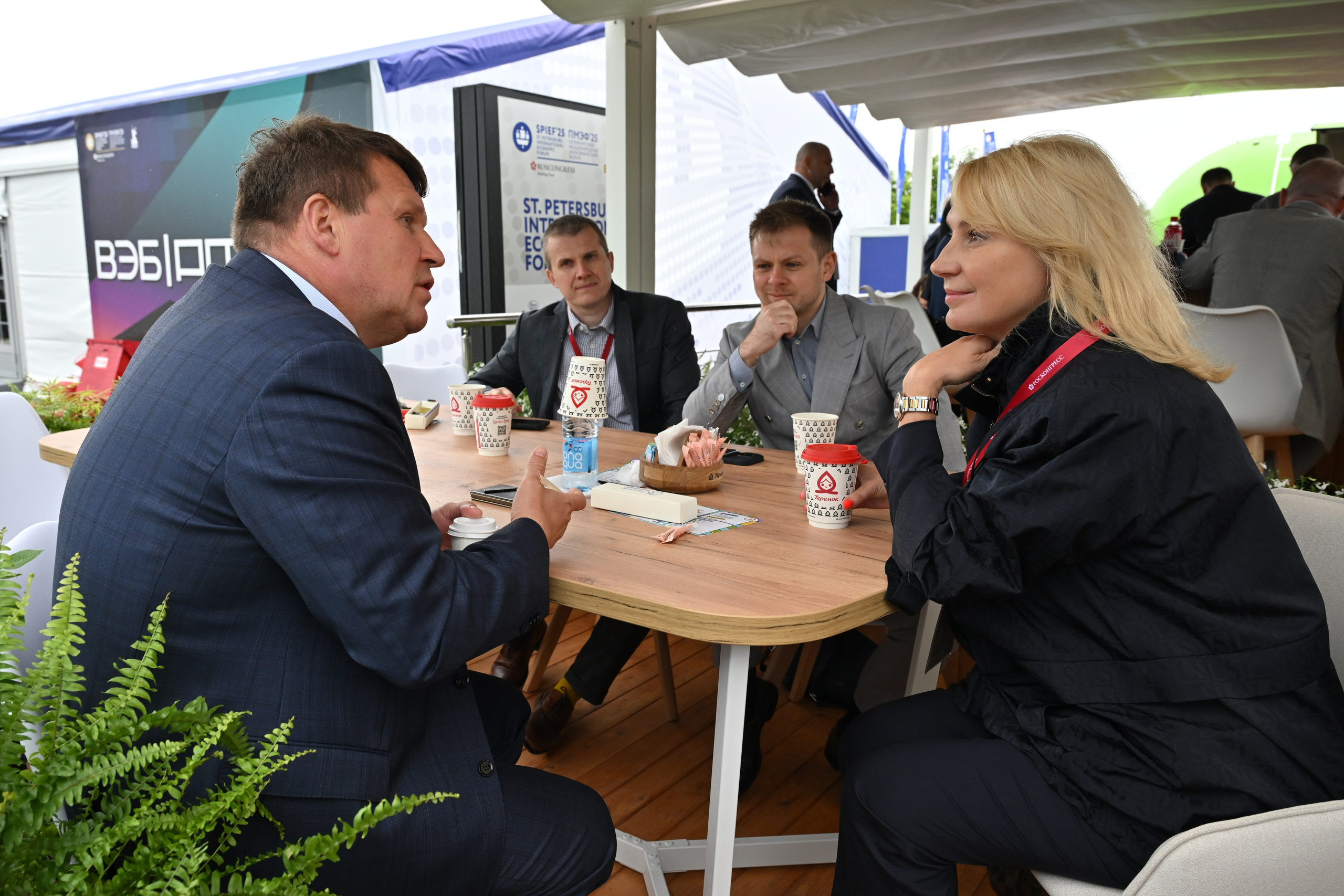 ПМЭФ 2025: летняя терраса «Теремка». Serg PG Photography — репортажная фотосъемка в Петербурге