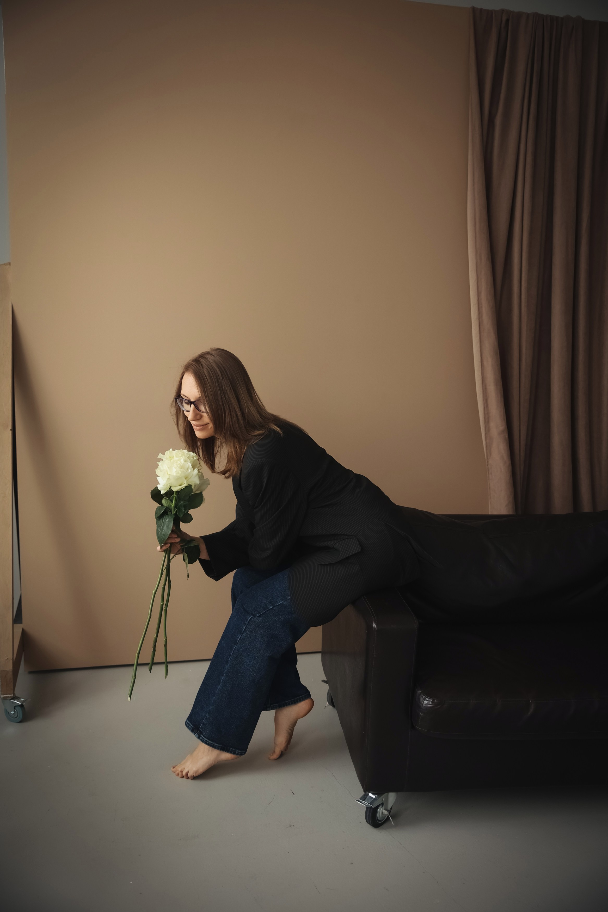 Индивидуальная фотосессия для девушки Женская фотосессия в студии. Фотограф Владимир Москва