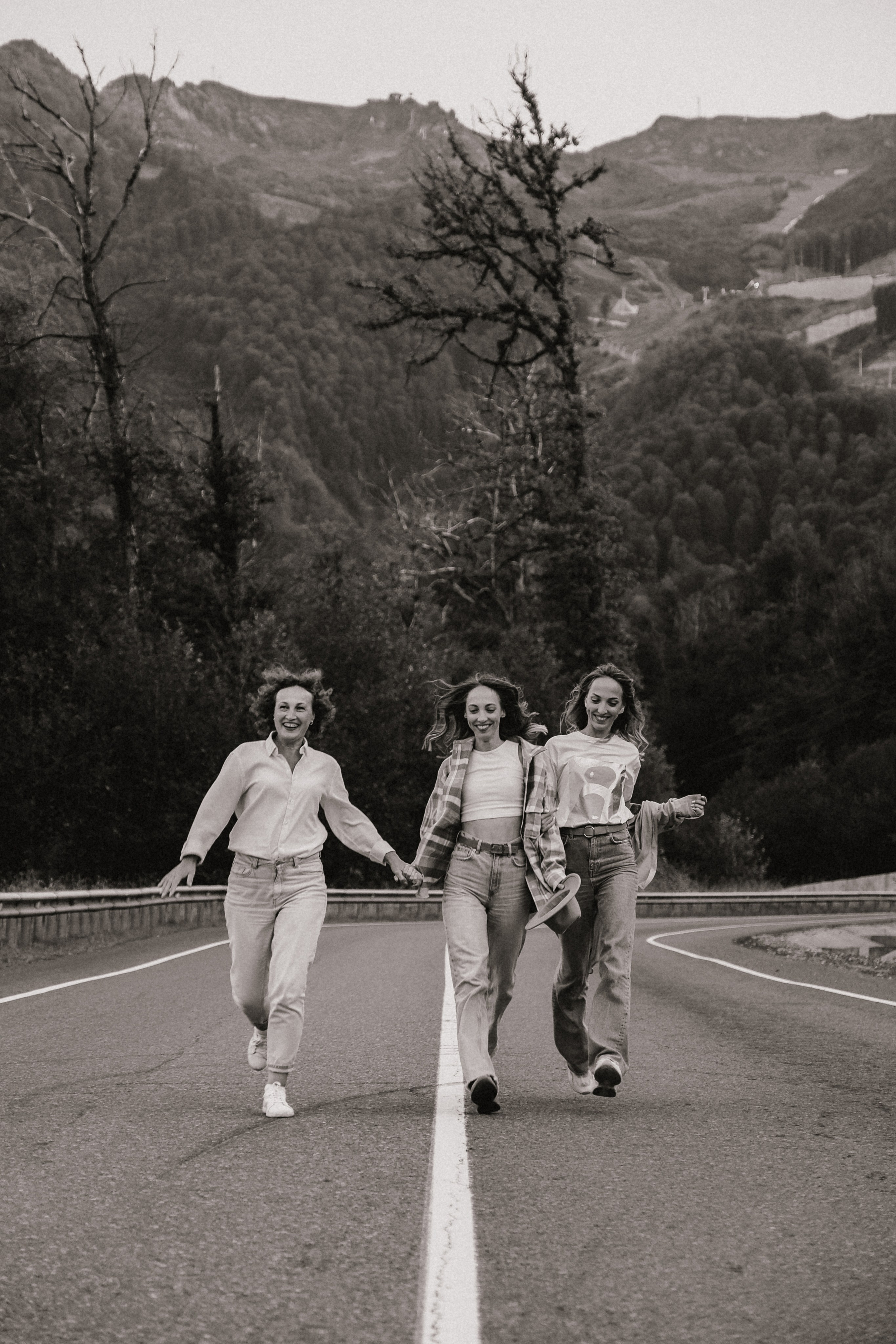 Ксюша и Алена с мамой. Семейный фотограф Москва