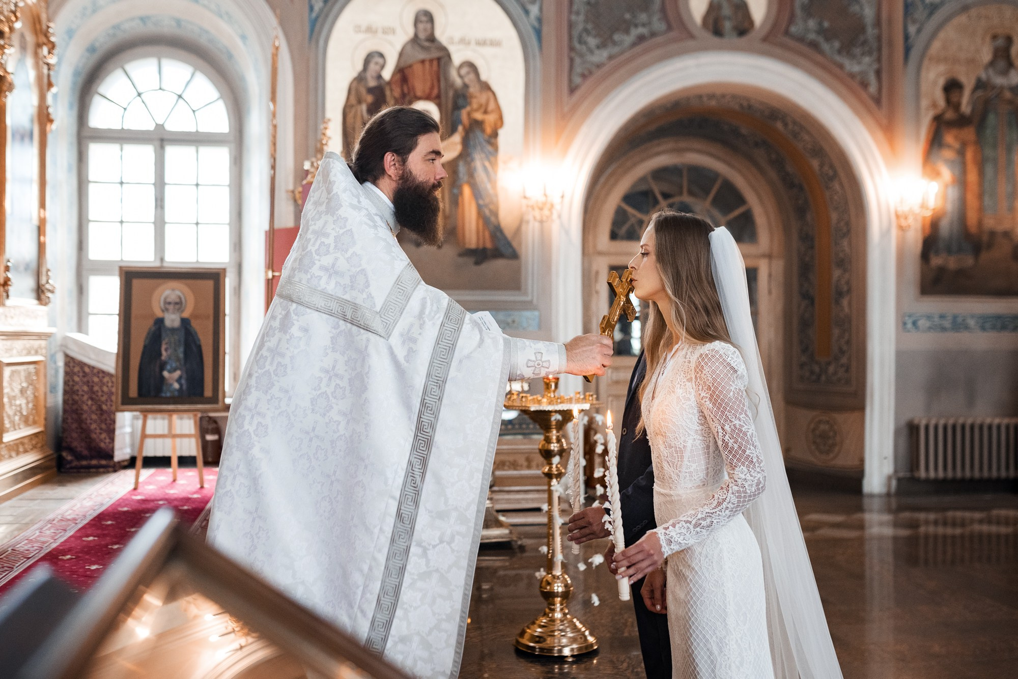 Таинство Венчания в храме Николая Мирликийского в Заяицком