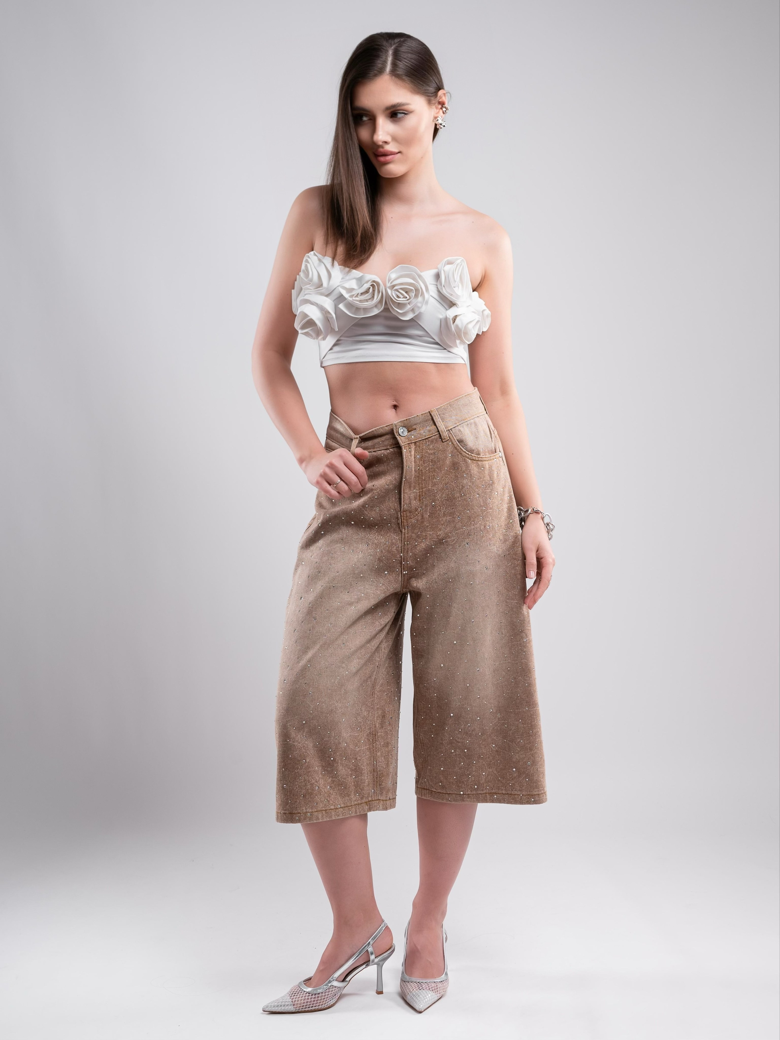 Джинсовые бриджи. Предметный фотограф, фото для маркетплейсов Пятигорск, КМВ