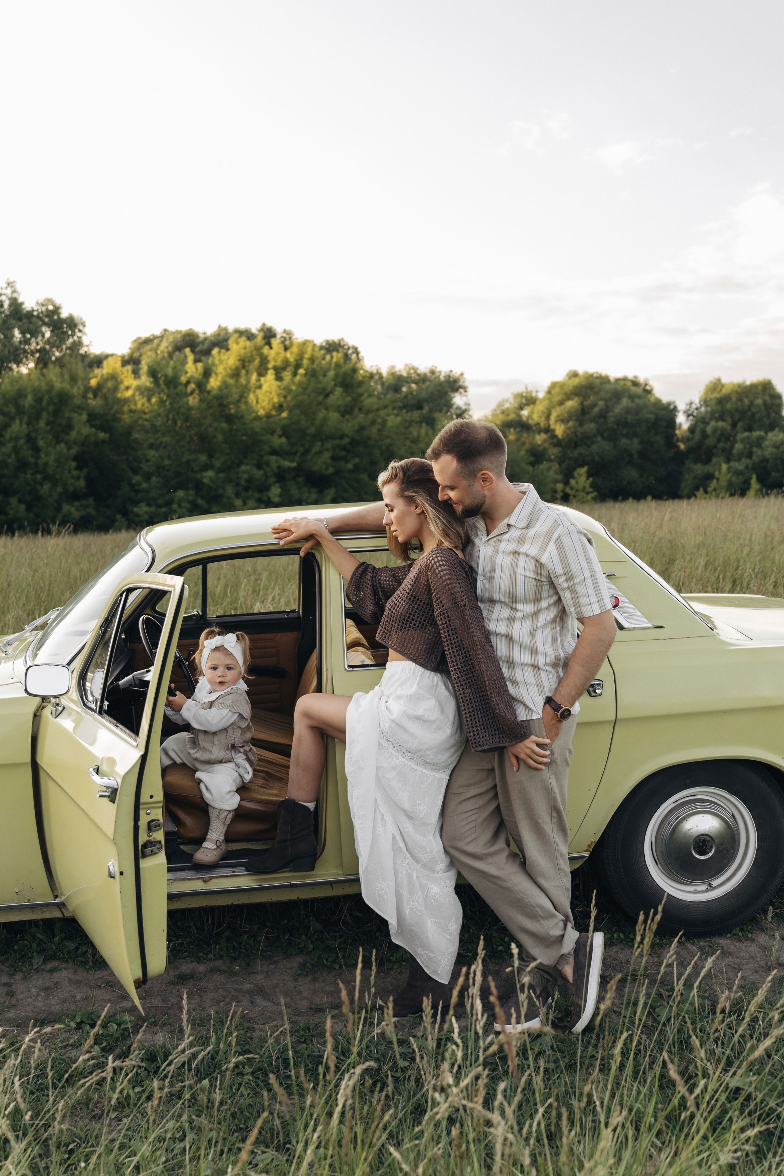 На машине загород. Ваш фотограф Вика Артемова