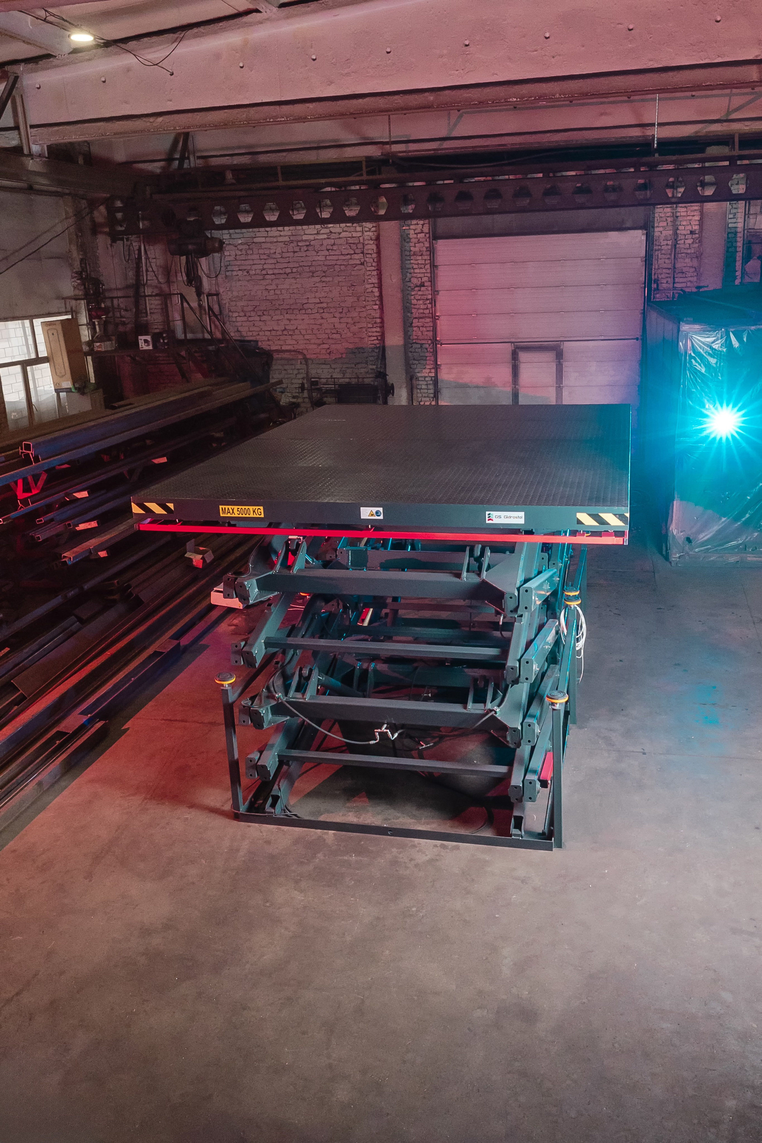 Ножничный подъёмник для производств