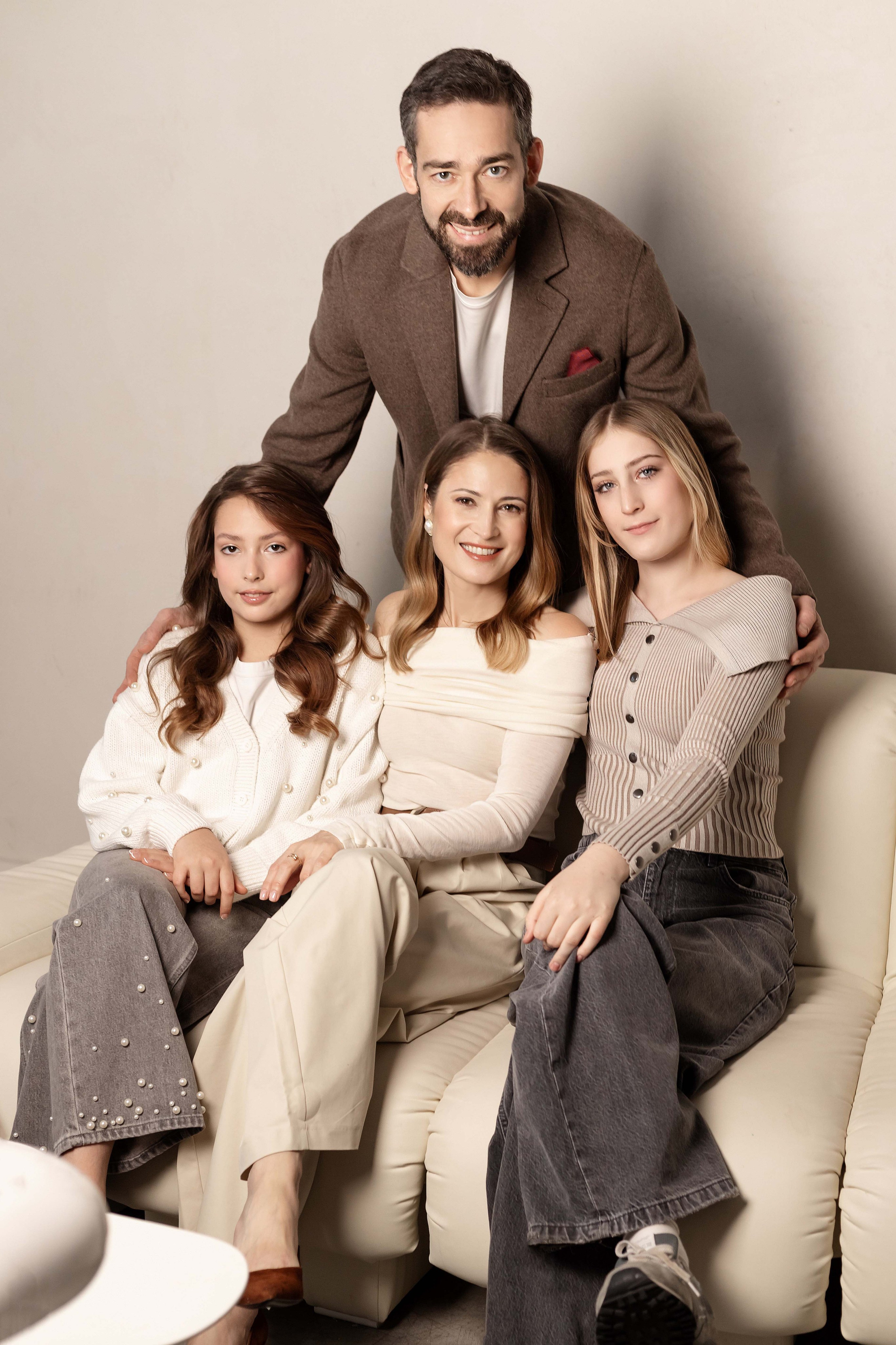 Анна, Никита и дочери. Фотограф в Москве Ксения Мокрушина | Brand & Women photographer