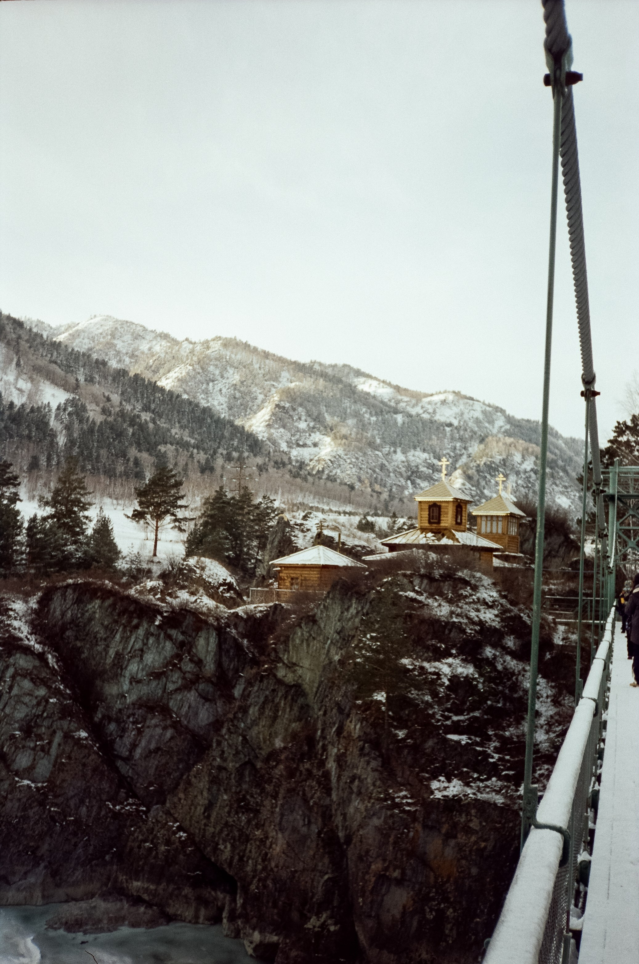 Остров Патмос зимой. Подвесной мост, льды и скалы. Фотограф-документалист Мария Осокина