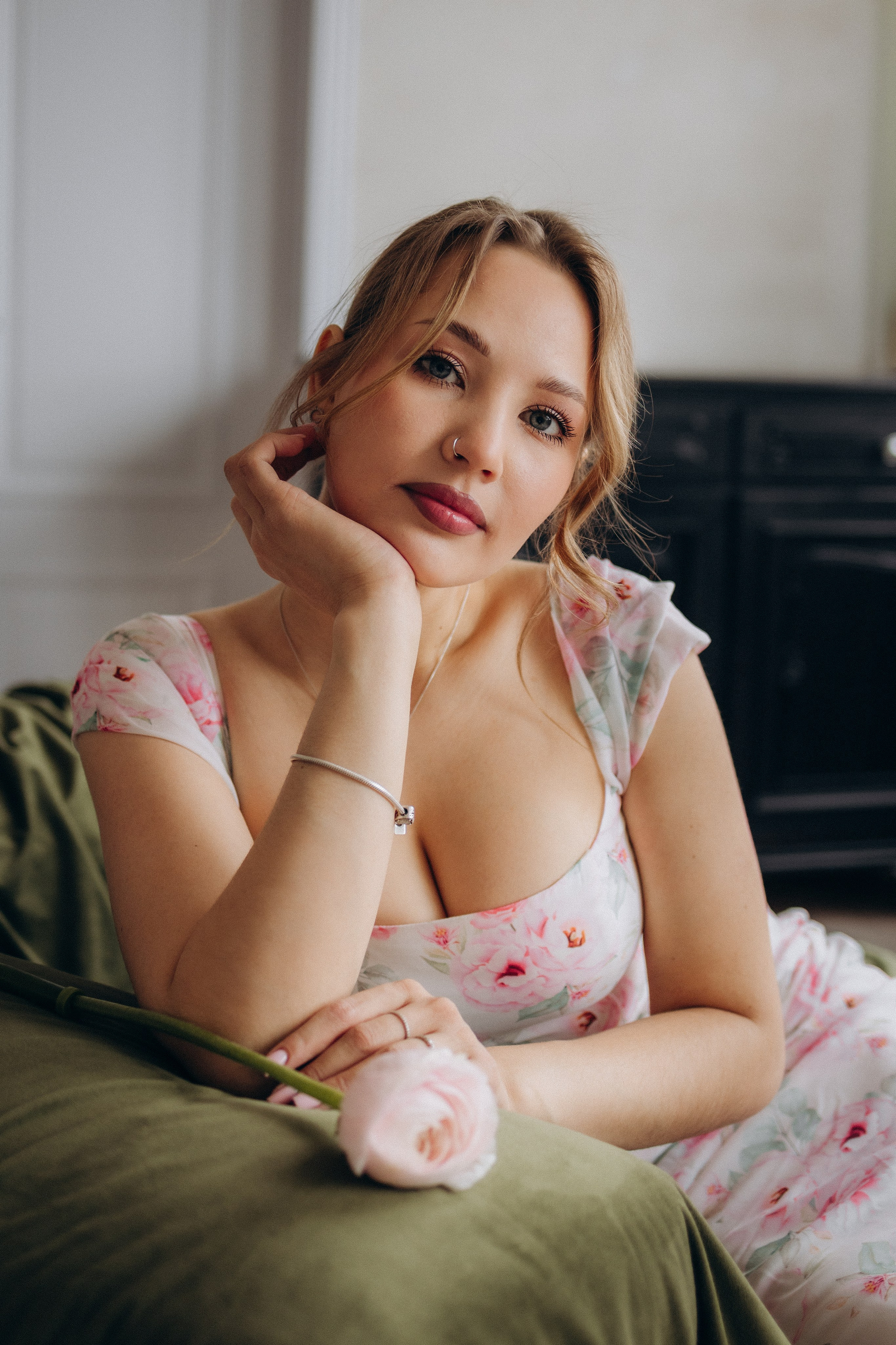 Женский портер в студии (февраль, 2026 г.), г. Обнинск (Калужская обл.). Надежда Стар семейный и церковный фотограф в Жукове и Калужской области