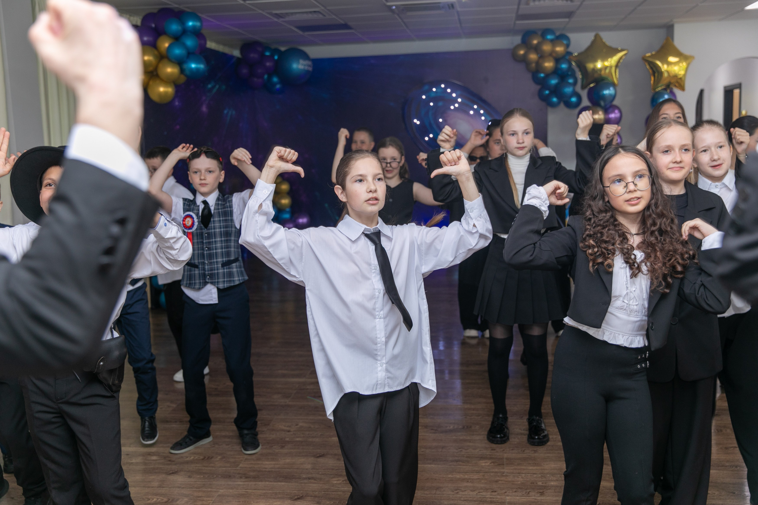 Выпускной 4 класс Гимназия 3 2025. Школьный и детский фотограф в Южно-Сахалинске Анастасия Лескова