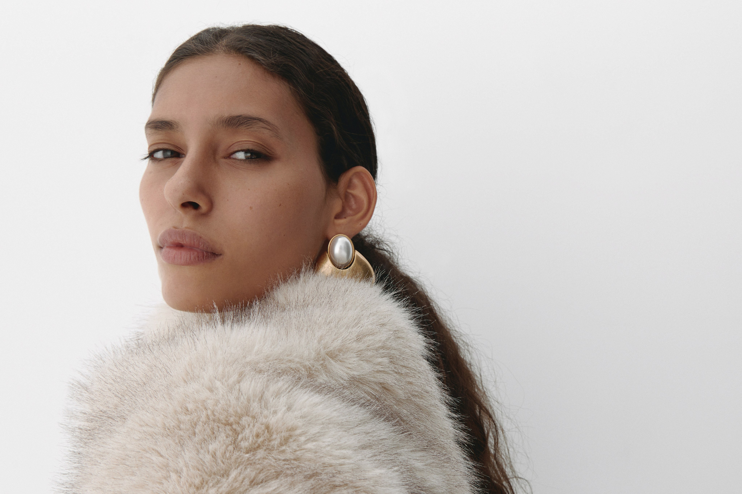 Allana. Fashion and model test photographer based in Dubai and Abu-Dhabi