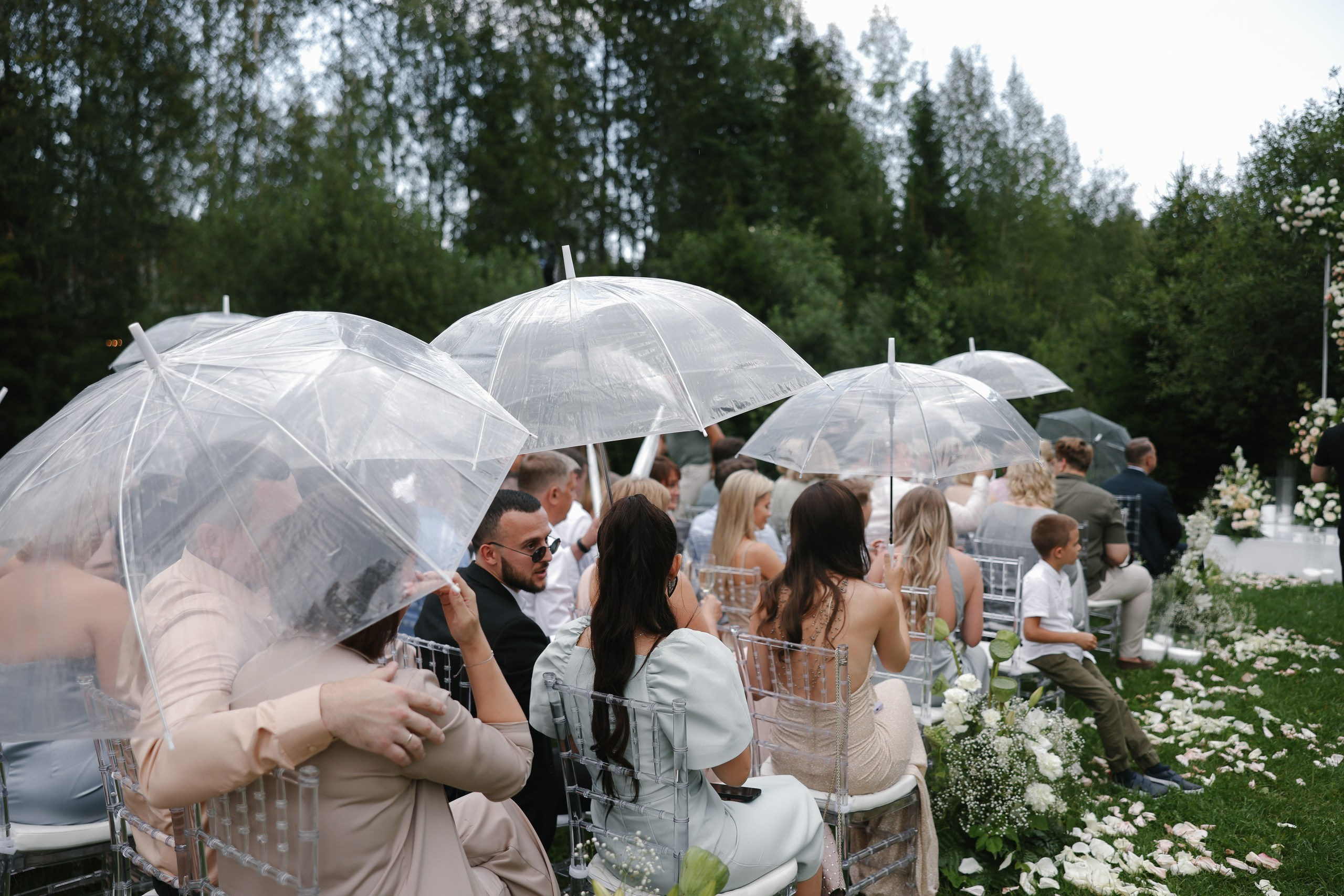 Аренда прозрачных зонтов на свадьбу