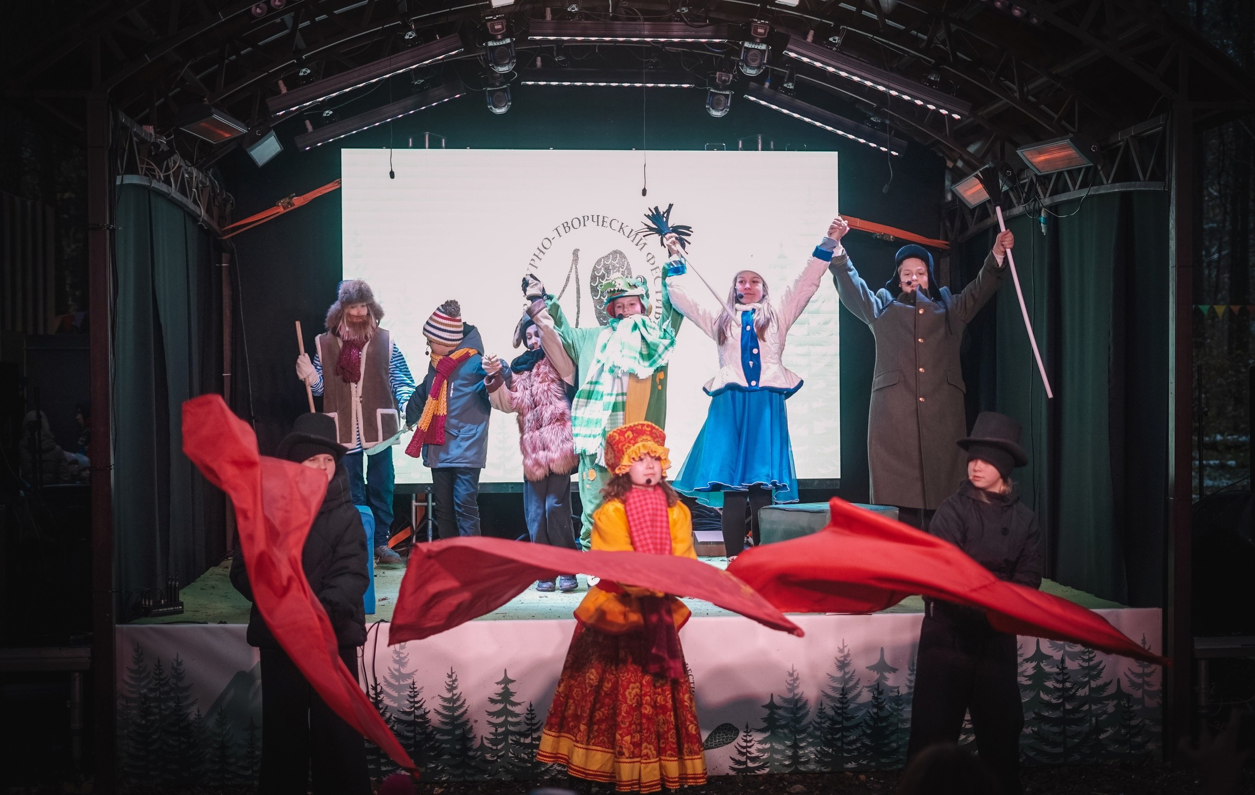 10 сосновых шишек. Kirillova Studio — мастерская декора и событий Юли Кирилловой