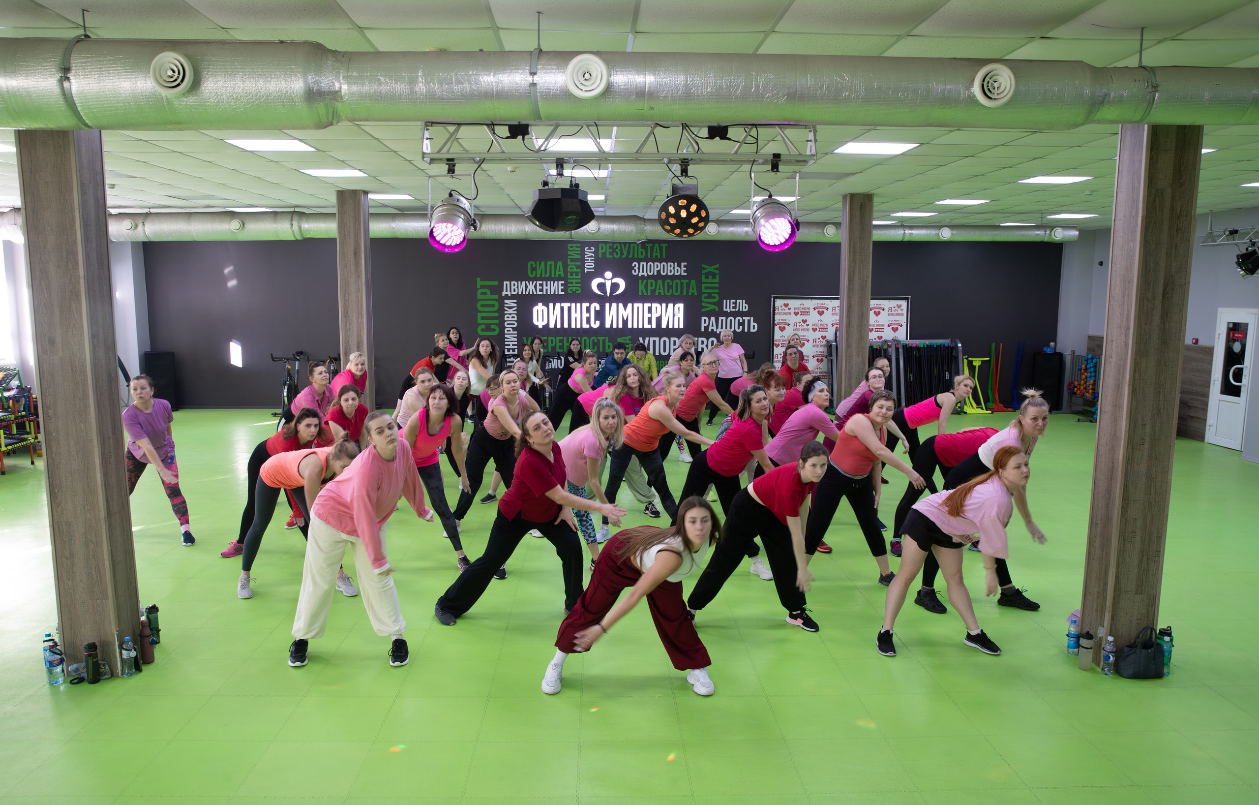 В красных футболках. Портретный фотограф Денис Милютин