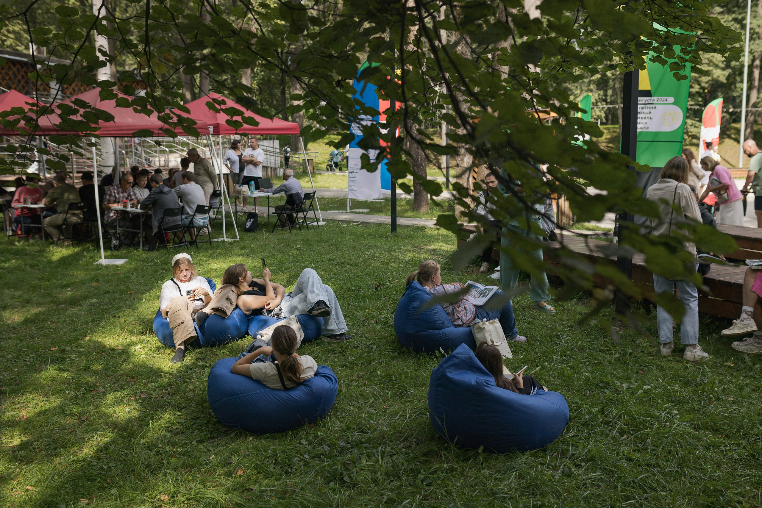Книжный фестиваль «Смены» в Выксе 2024. Фотограф городских и семейных событий Артем Карпухин