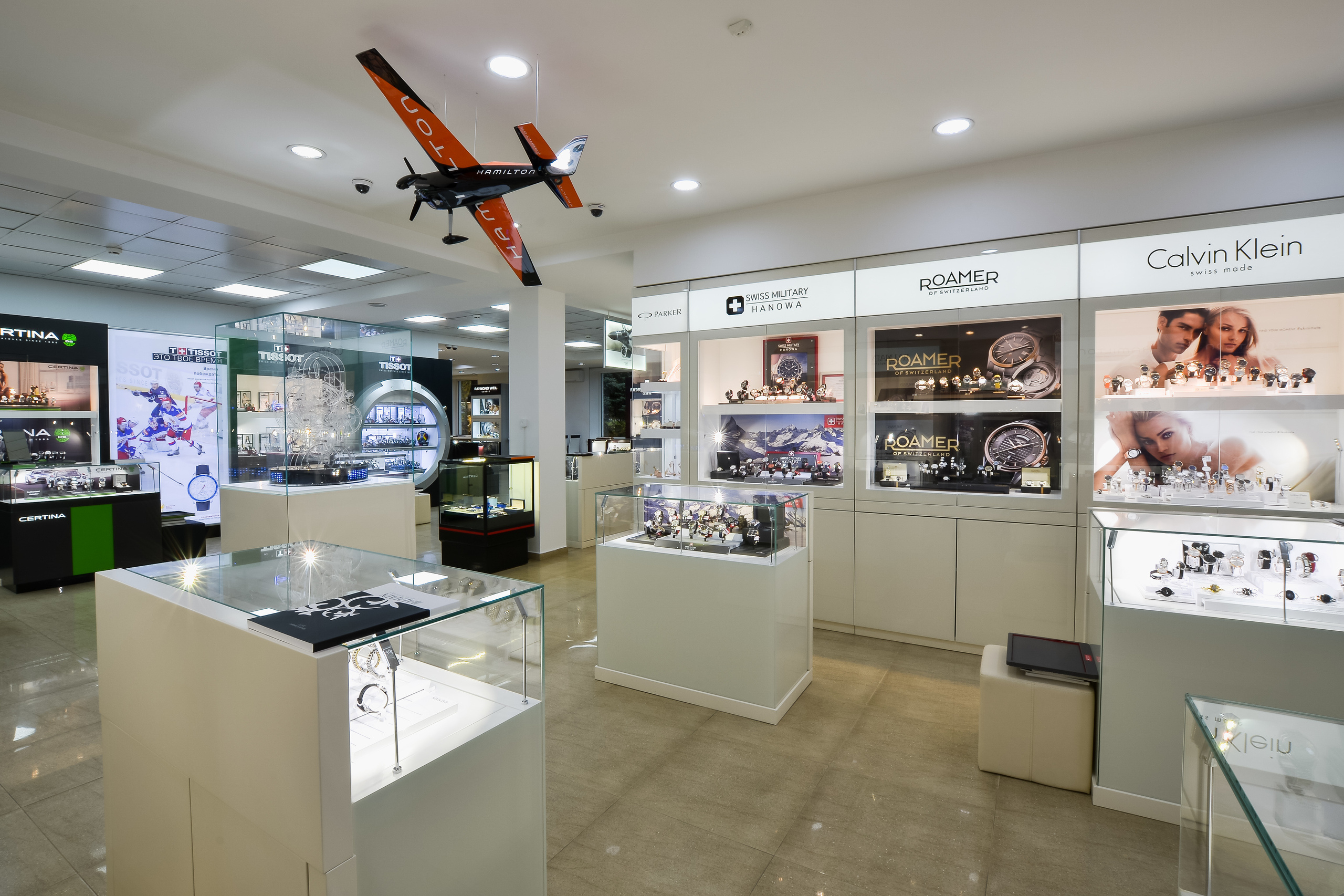 Торговое оборудование фото, фотосъёмка витрины, интерьерная фотография