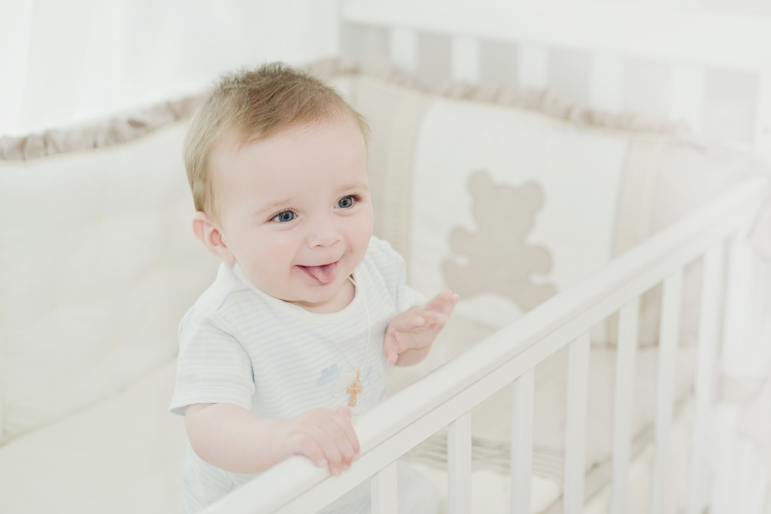 Крещение фото, фотосессия ребёнка дома.