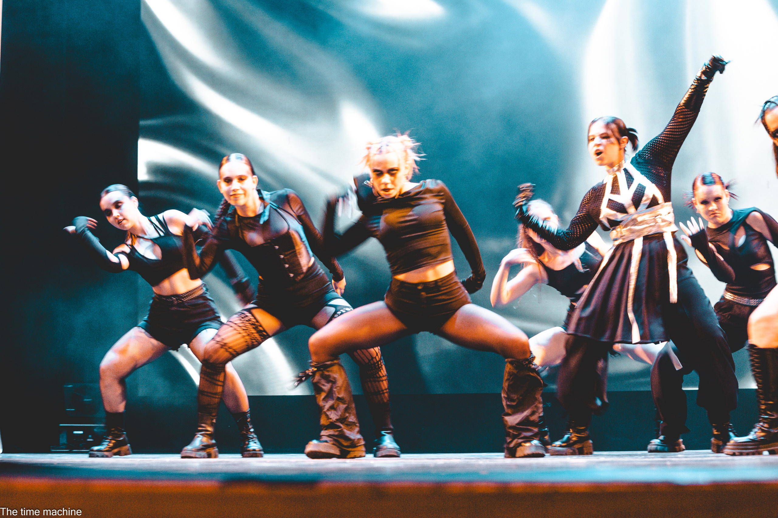 DANCE. Фотограф для маркетплейсов Михаил Бове