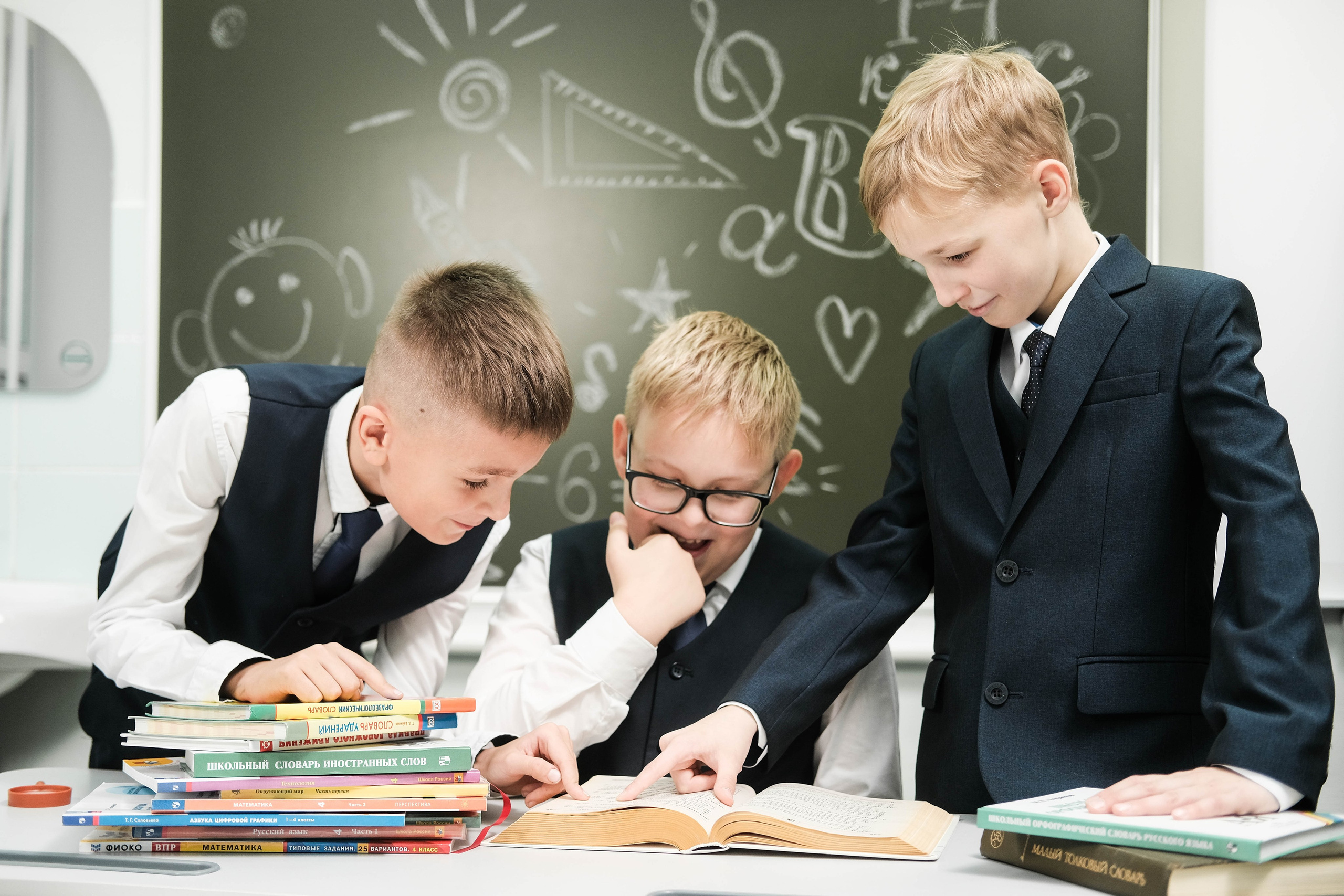 4 класс. Фотограф Елена Дегтярева. Семейная, детская и школьная фотография в Тюмени. Яркие и живые снимки, которые сохранят историю вашей семьи