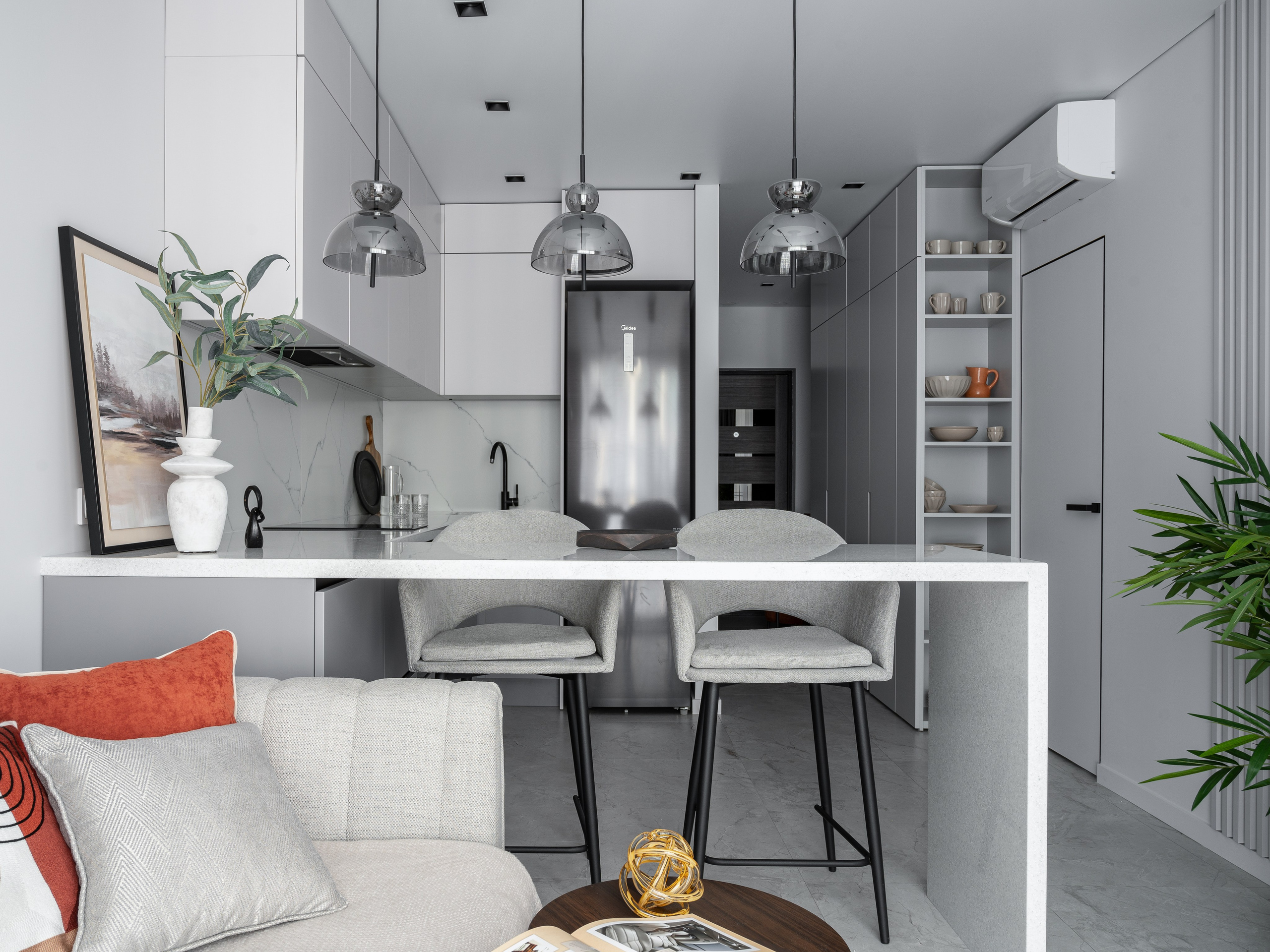 Дизайн проект Марии и Эдгарда Мухаметшины. Интерьерный фотограф в Сочи Элина Габриелян