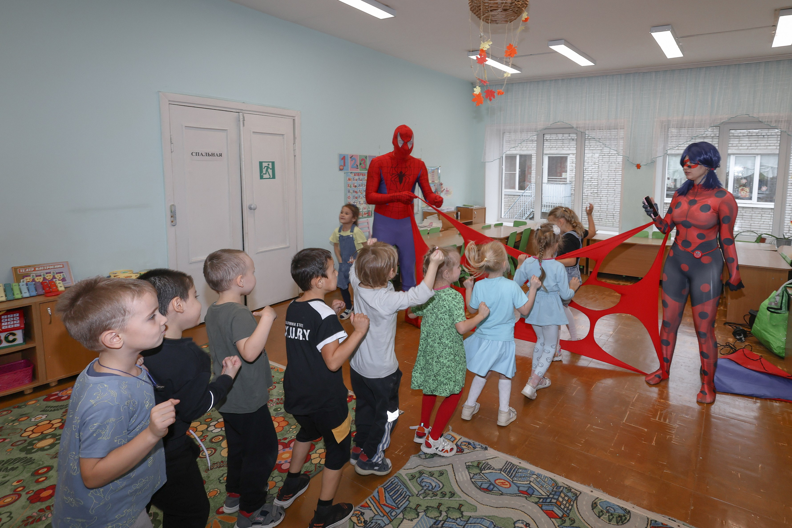 Детский день рождения с Человеком-пауком и Леди Баг