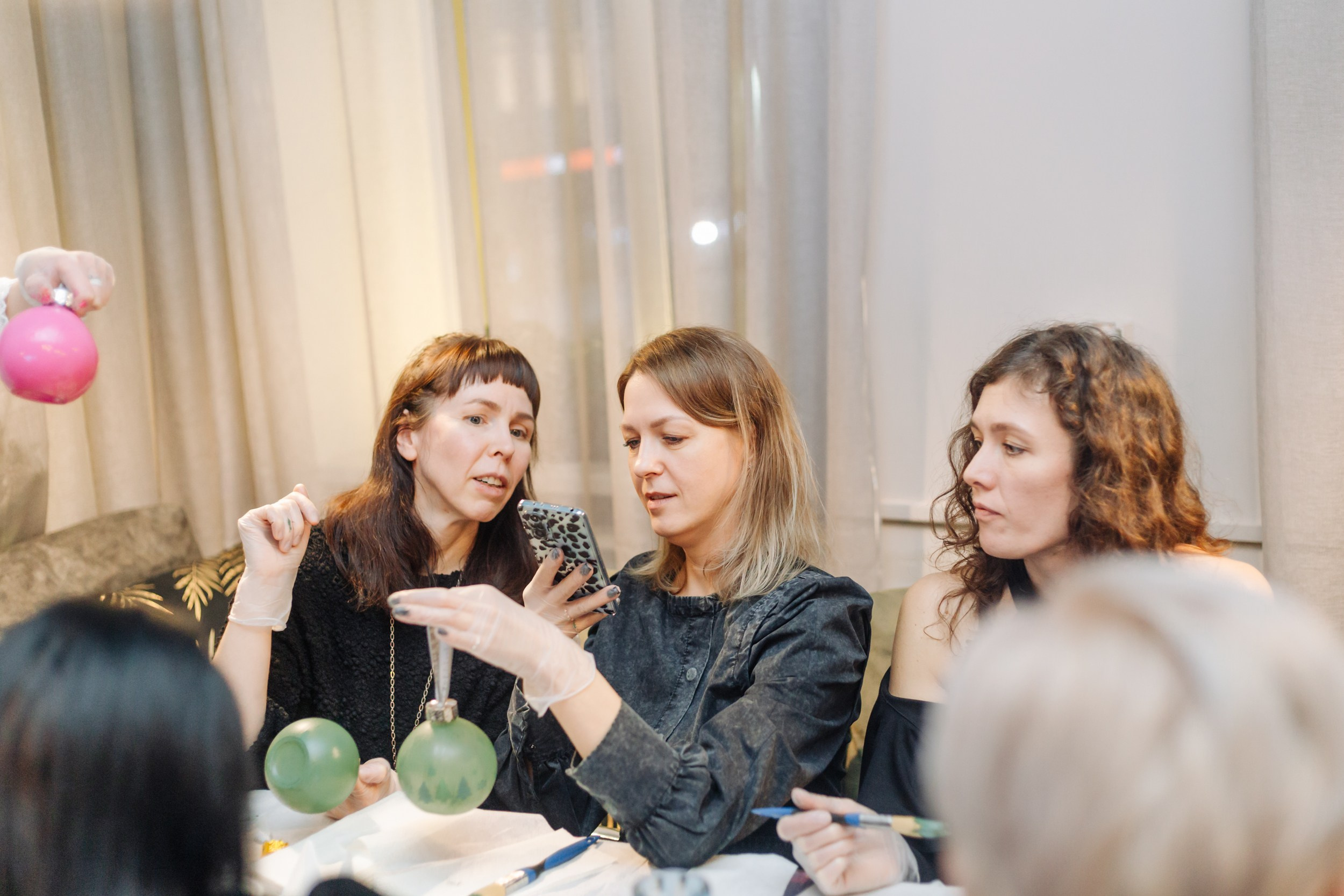 Тренды в интерьере. L. Deco интерьерный салон. Краски/обои/лепной декор