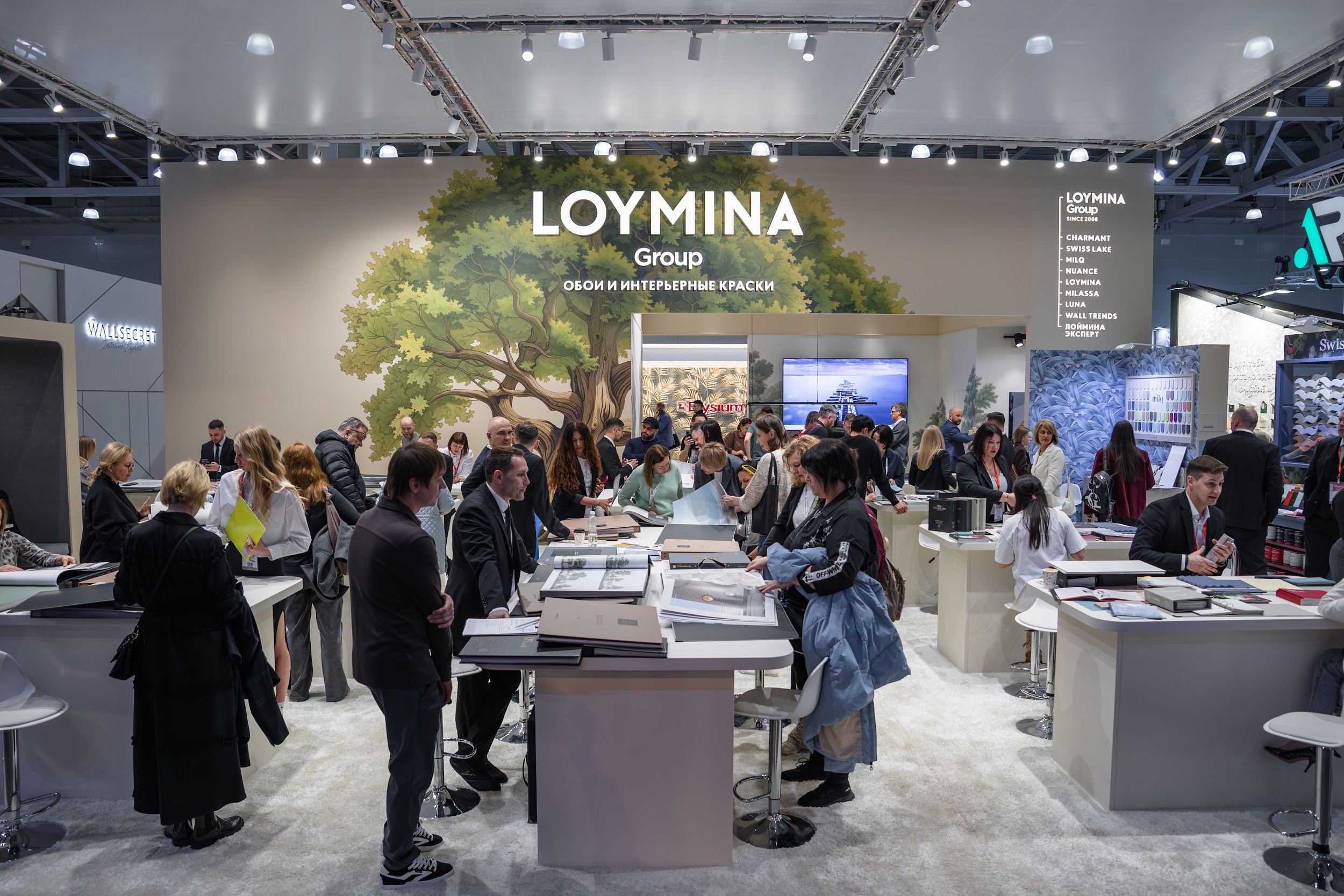 LOYMINA Group на 30-й юбилейной Международной строительно-интерьерной выставке MosBuild 2025. L. Deco интерьерный салон. Краски/обои/лепной декор