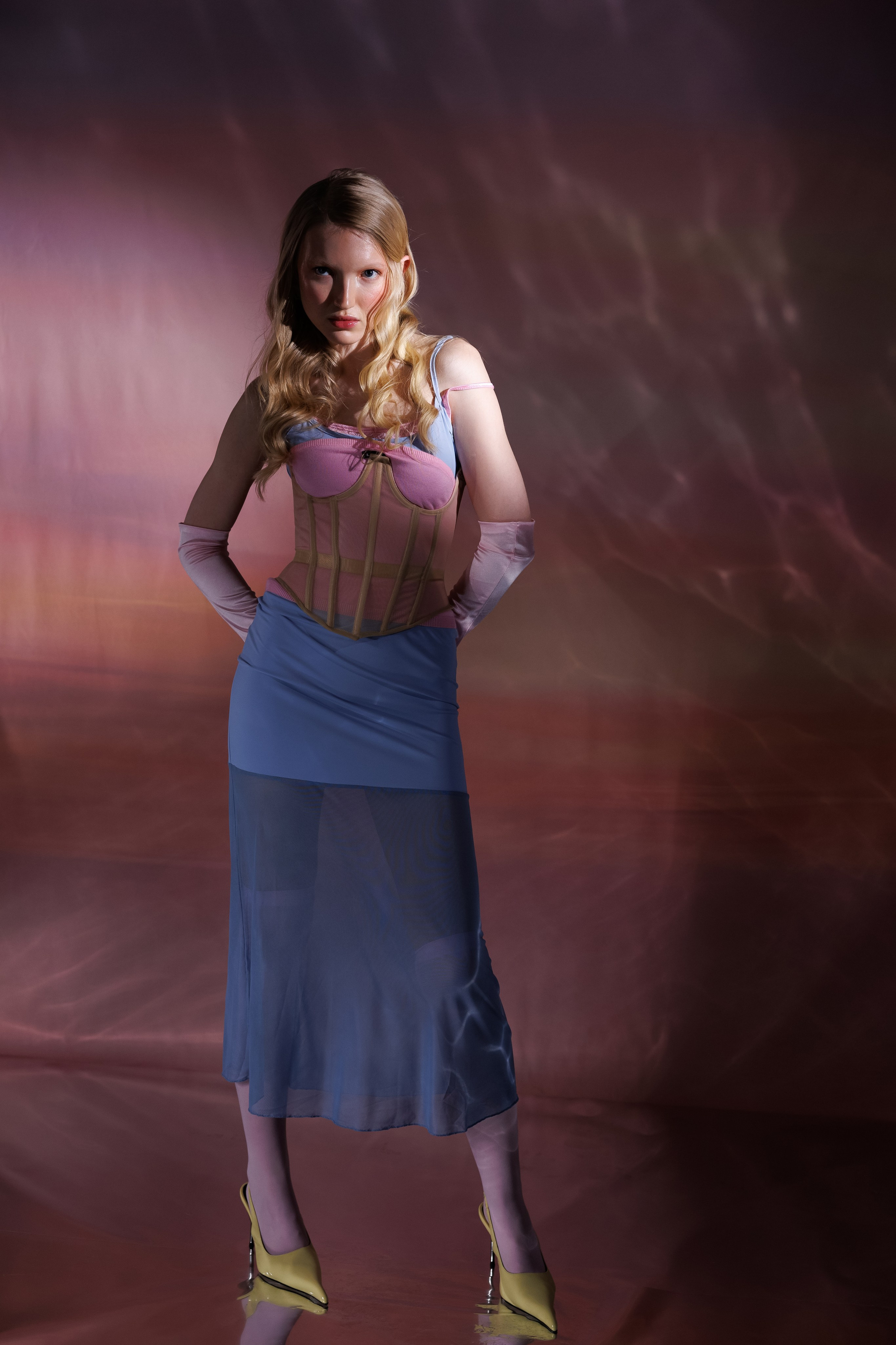 Настя. Студийная съёмка на циклораме. Фотограф в Воронеже Галина Фурсова