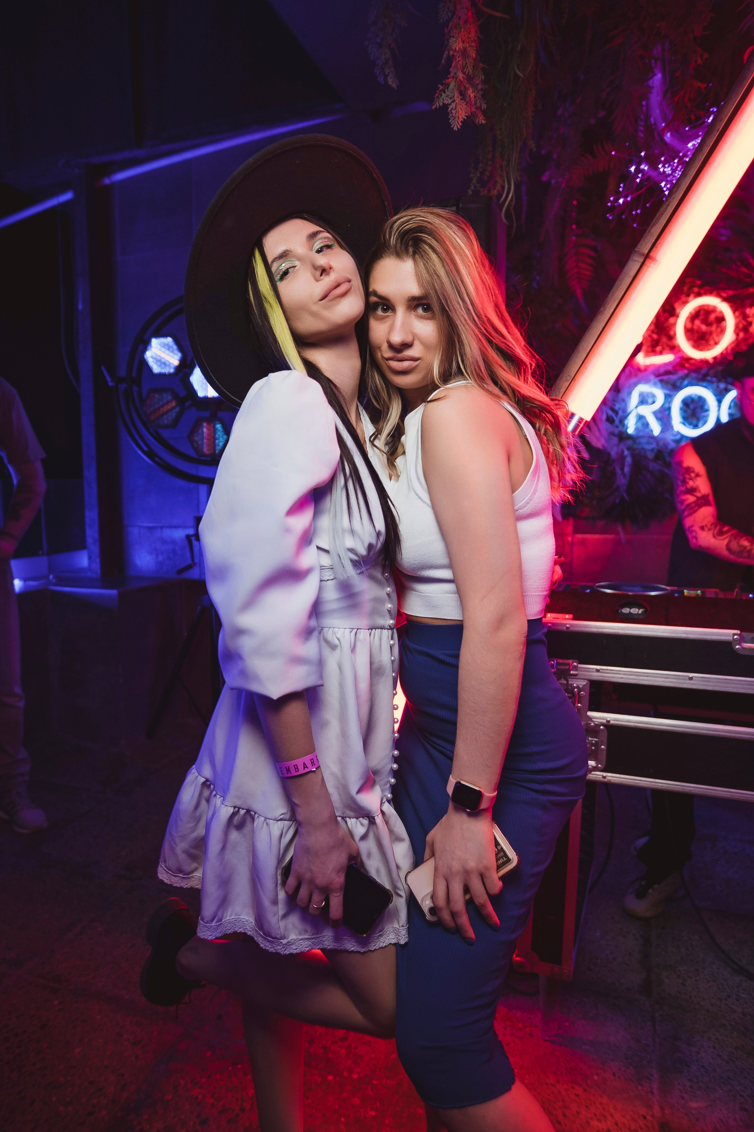 Embargo 27/04. Главная