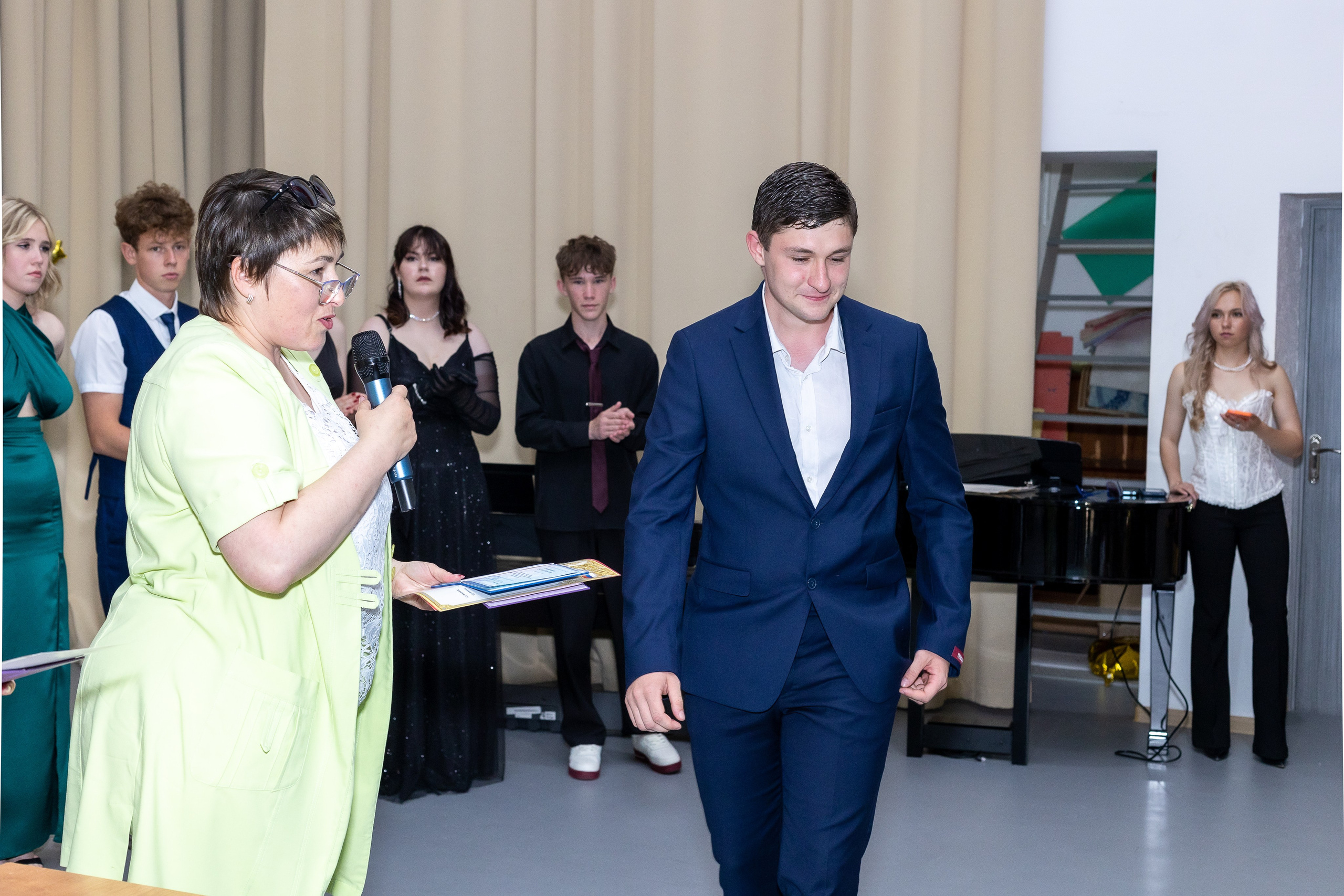 Вручение аттестата 2025. Выпускные альбомы Майкоп, Краснодар Елена Золотарева