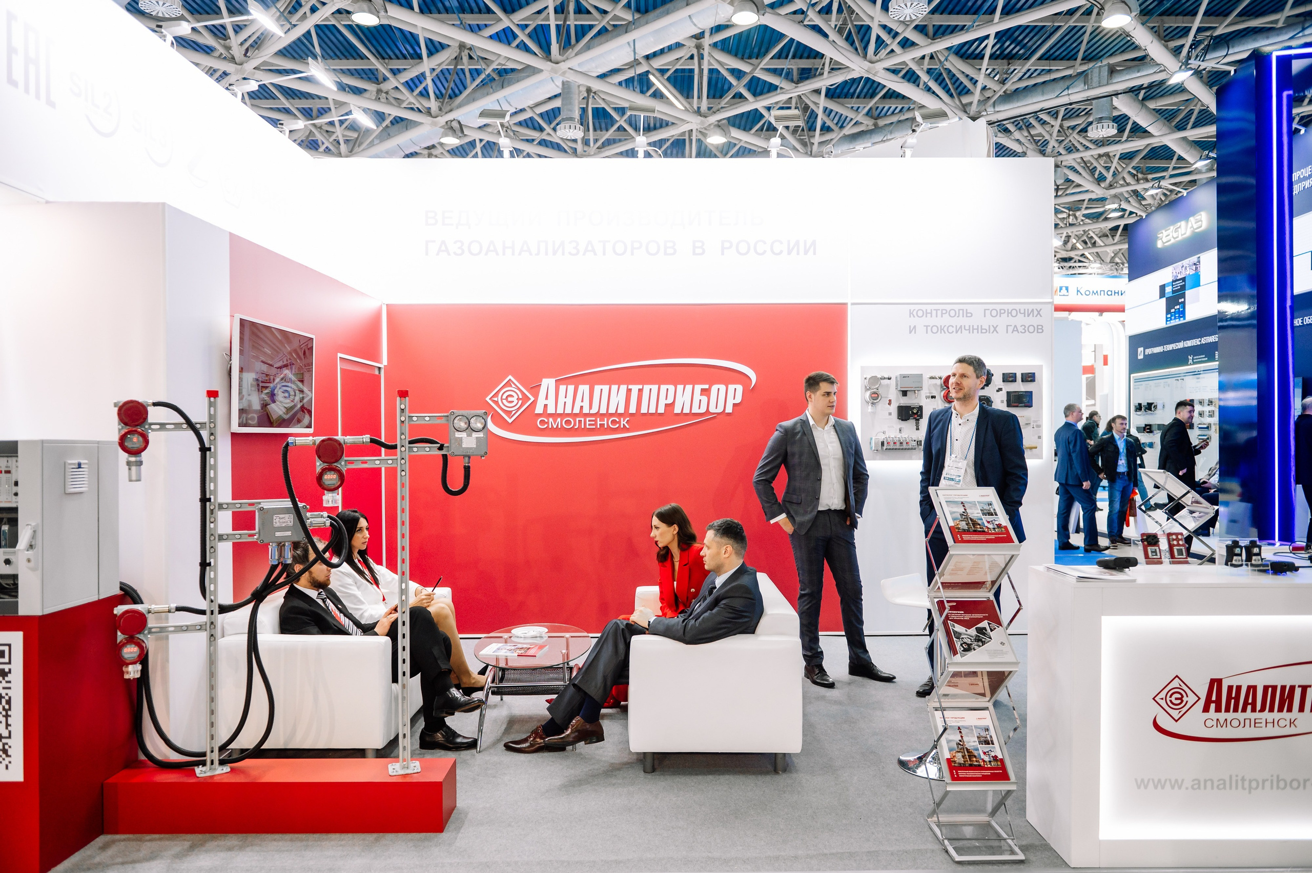 Аналитприбор на выставке Нефтегаз-24. Репортажный фотограф в Москве и по всему миру Степанова Юлия