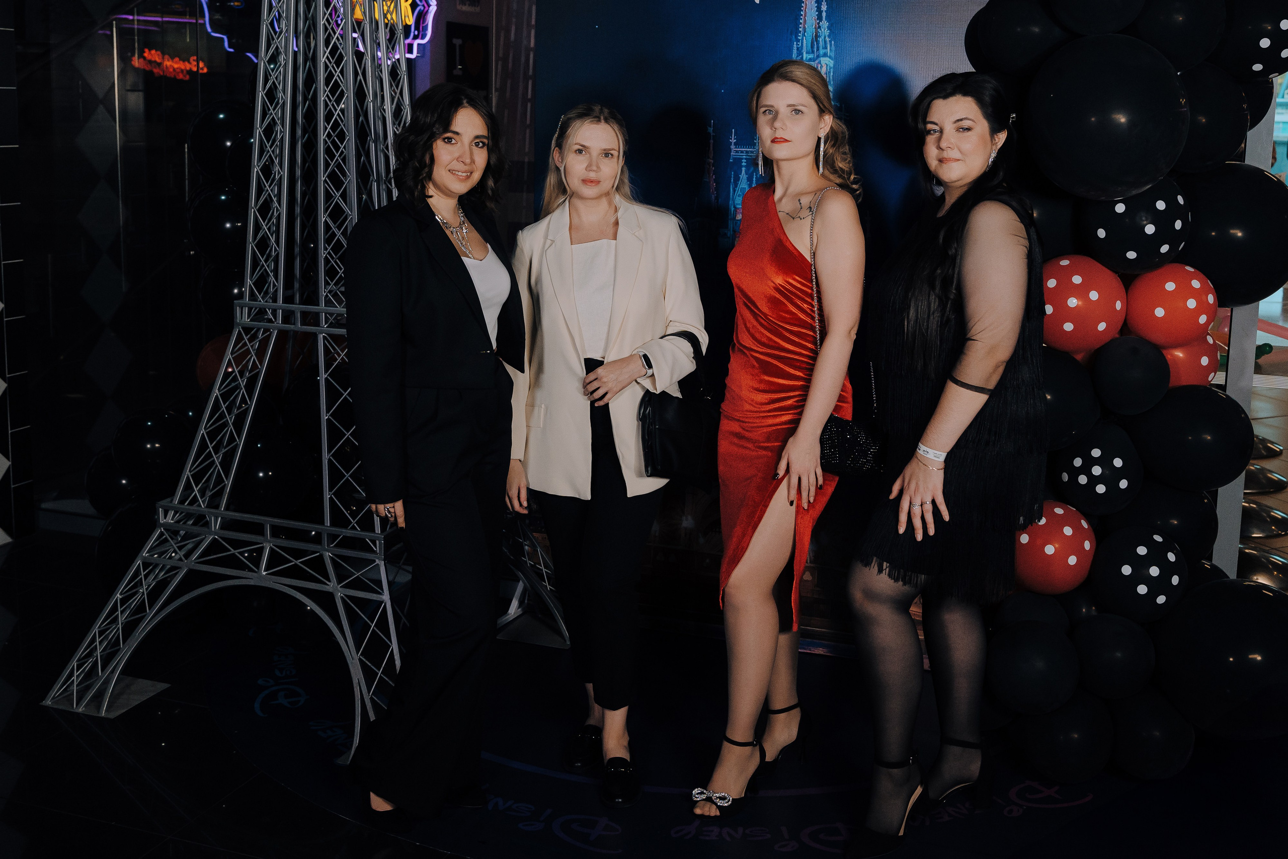 20 ЛЕТ МЕГАПОЛИС ЧЕЛЯБИНСК ХЕДЛАЙНЕР ЕЛКА. Репортажный фотограф Зуев Роман г. Челябинск