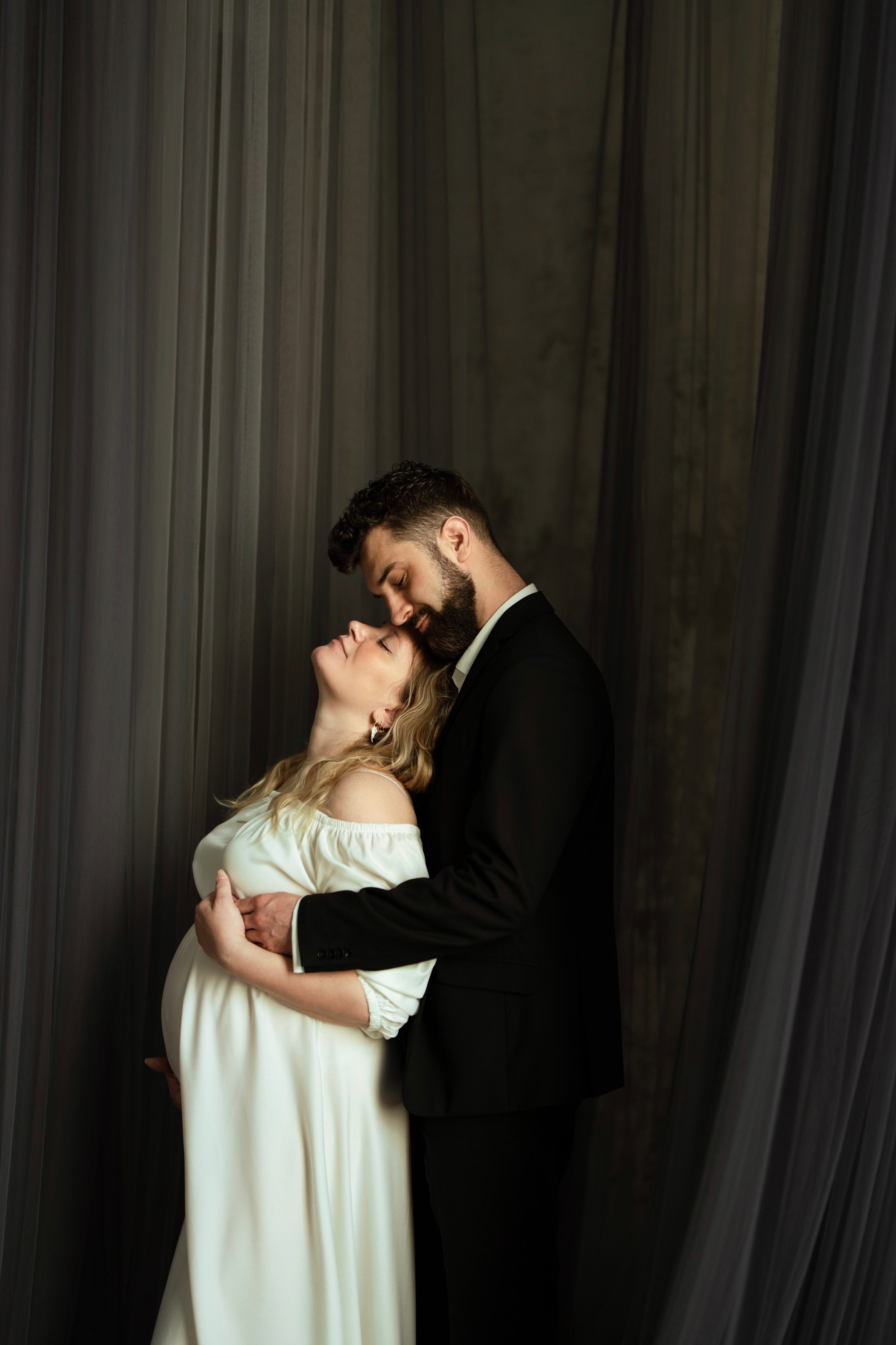 Фотосессия беременности в фотостудии.