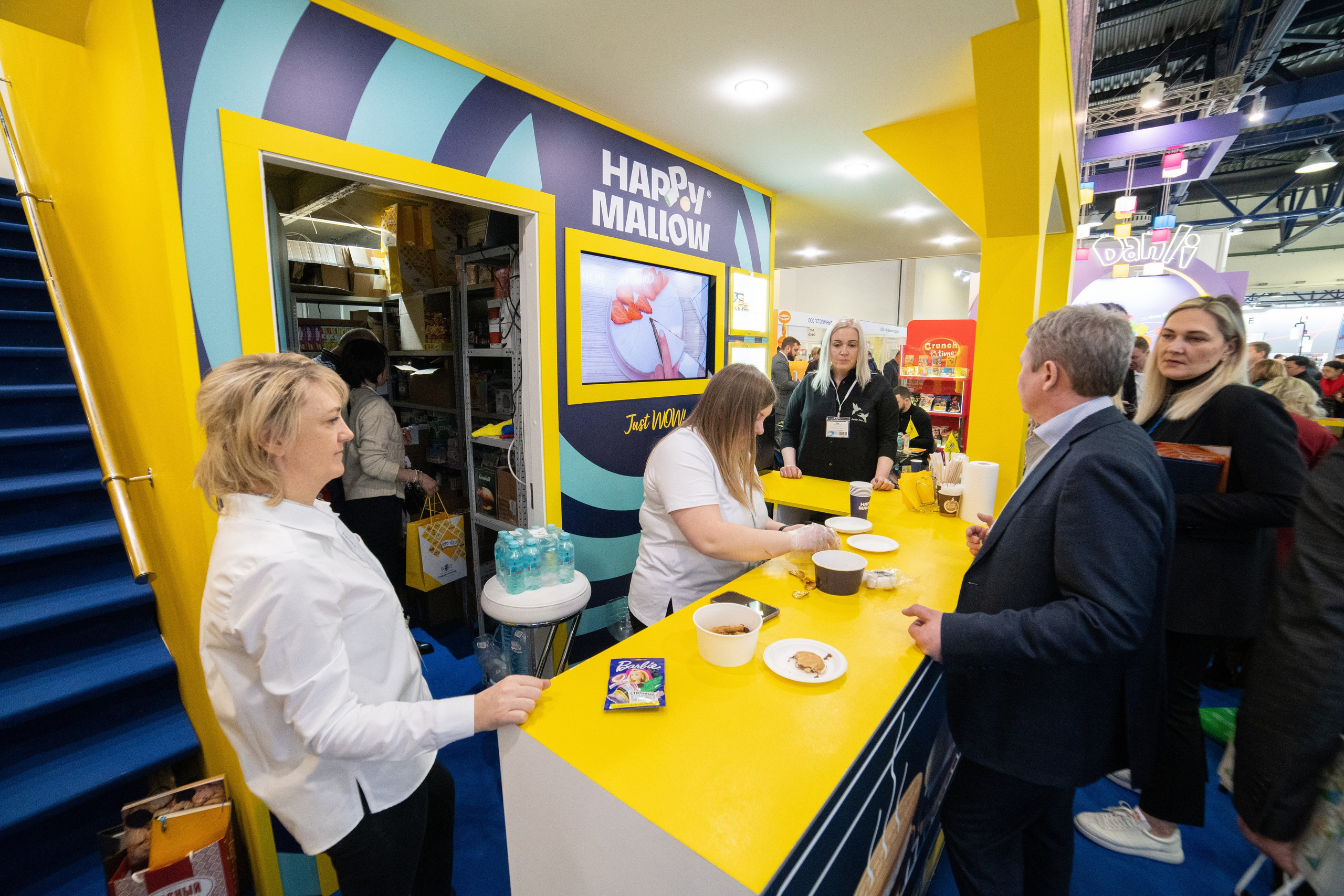 Выставочные стенды. Профессиональный портретный фотограф в Москве Владимир Глаголев