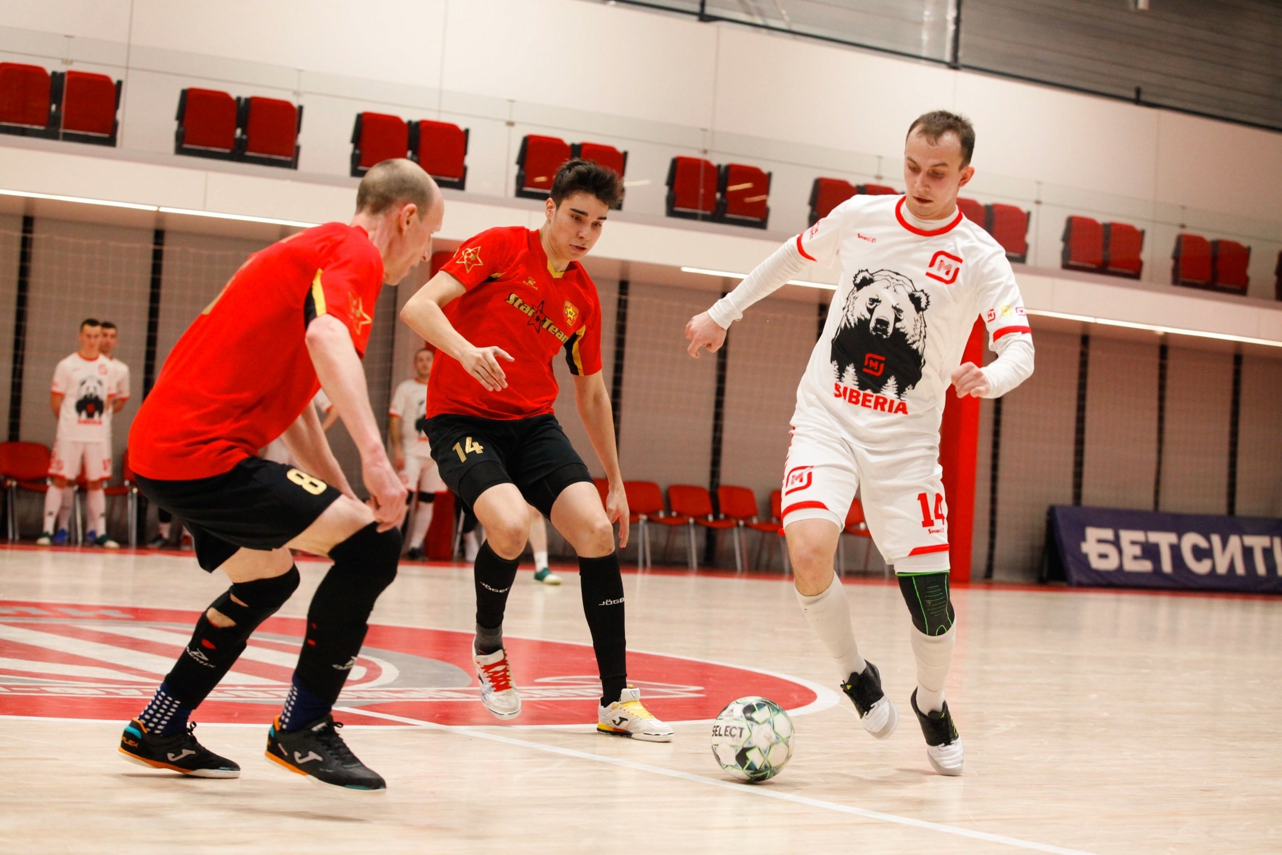 ФУТБОЛ. Фото. Спортивный фотограф, трансляция, звук и свет в Новосибирске