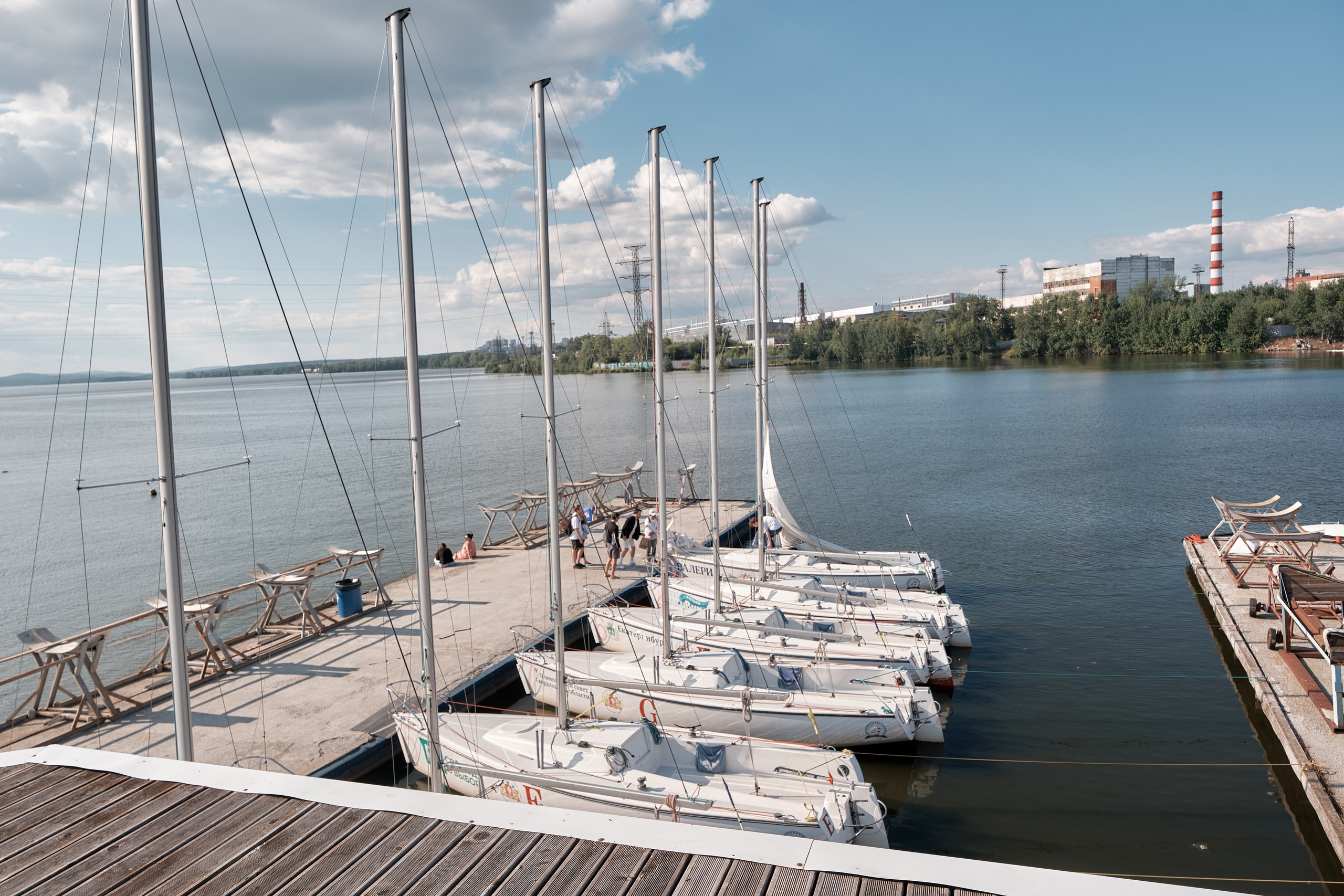 Яхта парус. Свадьба. Свадебный и портретный фотограф в Екатеринбурге Александр Блюденов