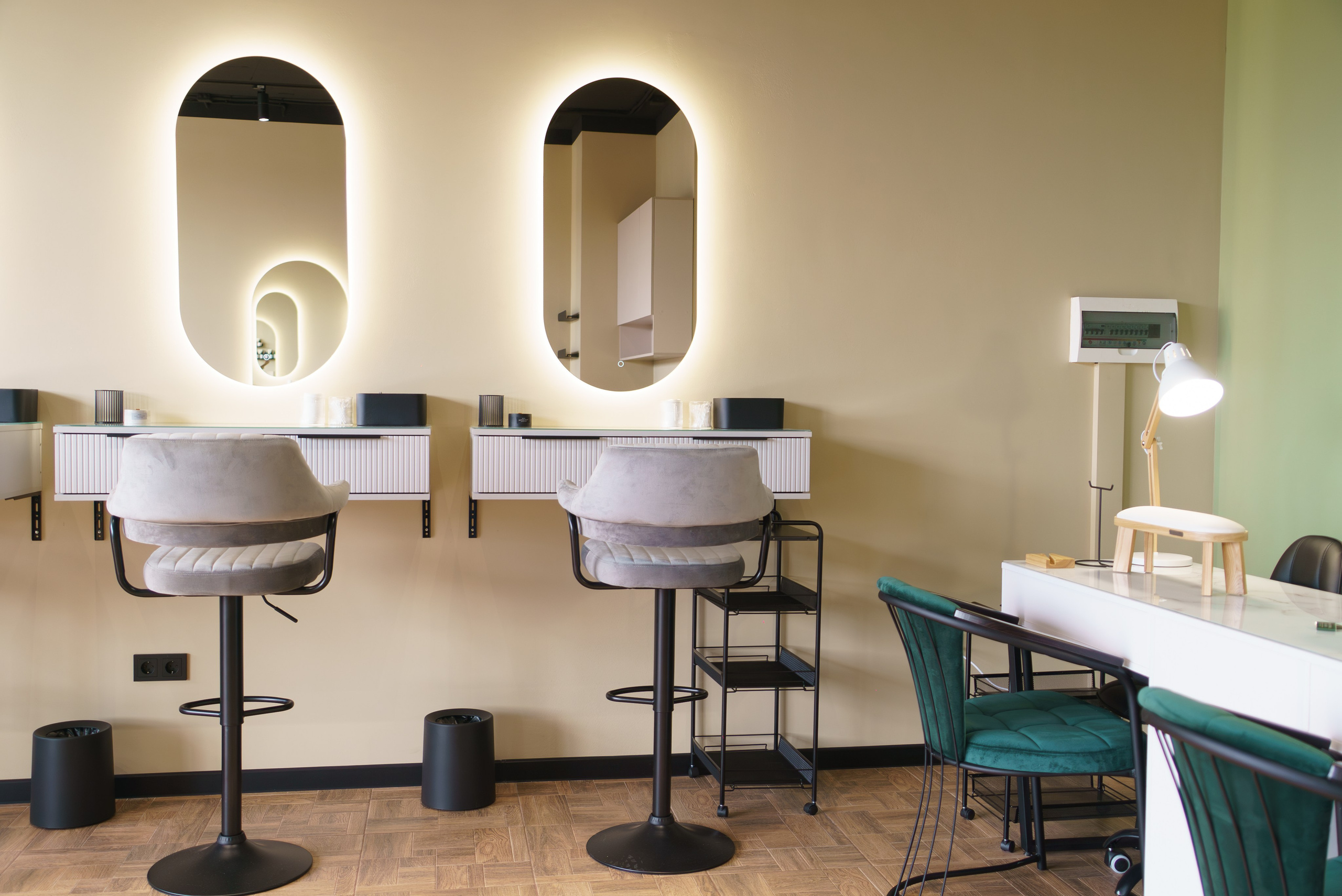 Профессиональная интерьерная фото и видео съемка студий красоты Яркая интерьерная фотосъемка для бьюти-коворкинга и студий. Шедевры для Вас! Фотограф и Видеограф в Краснодаре Пахиев Руслан