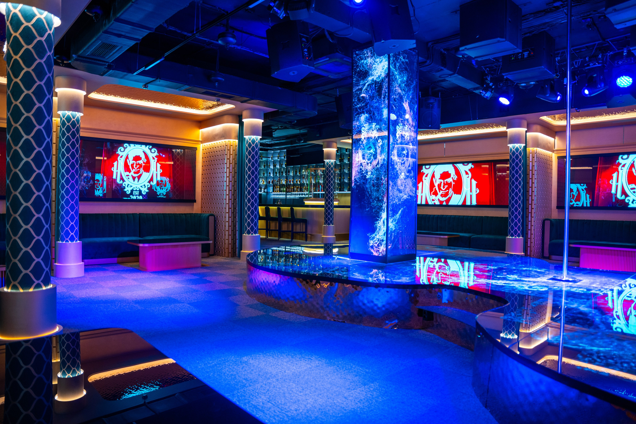 Фотосъемка интерьера стриптиз-клуба Hefner — элитный клуб Краснодара. Интерьерная фотосъемка клуба Hefner в Краснодаре — профессионально. Шедевры для Вас! Фотограф и Видеограф в Краснодаре Пахиев Руслан