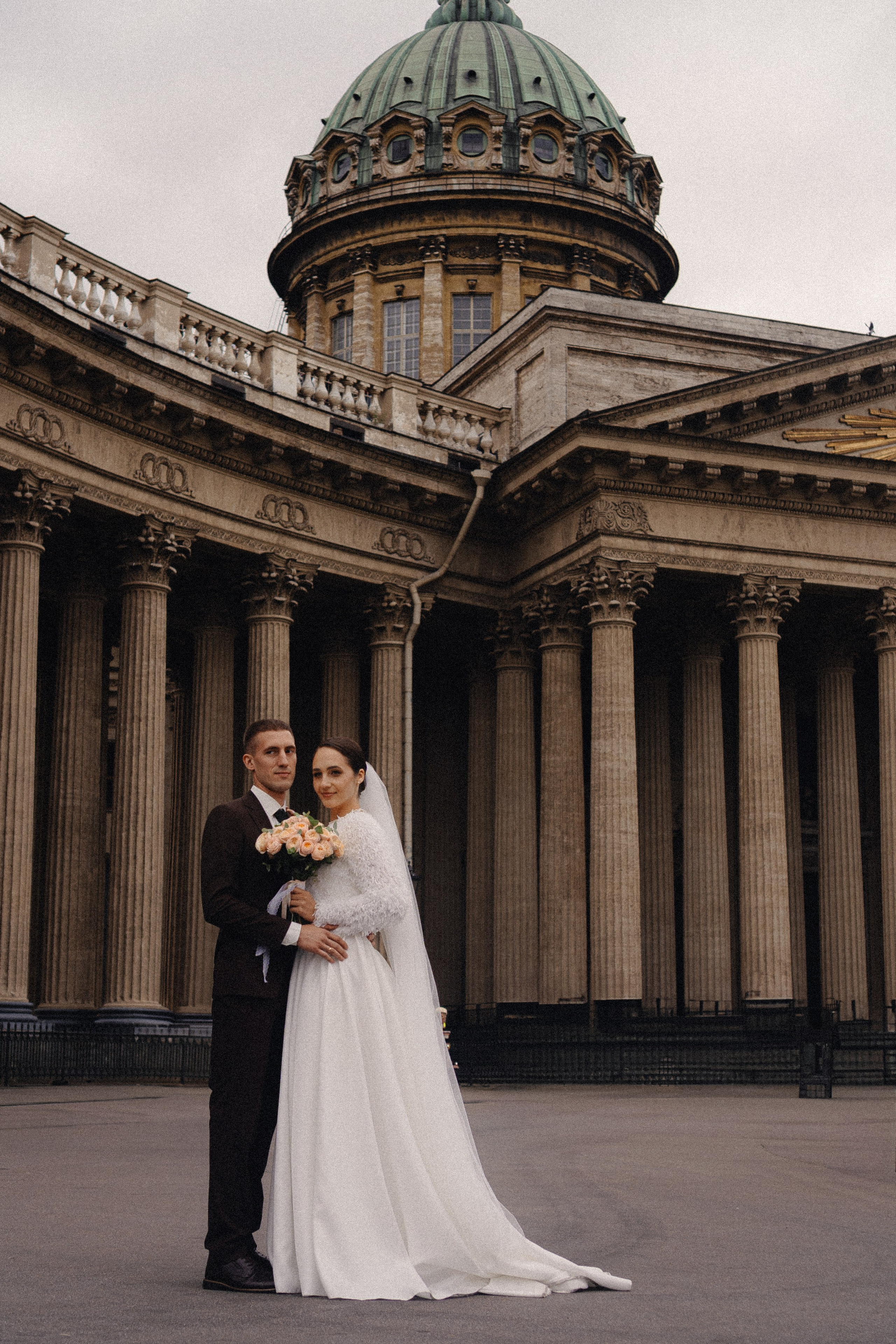 СВАДЕБНАЯ ПРОГУЛКА В САНТК-ПЕТЕРБУРГЕ (ИСАКИЕВСКИЙ СОБОР, ЗИМНЯЯ КАНАВКА, ЭРМИТАЖ И БОЛЬШАЯ МОРСКАЯ УЛИЦА). Профессиональный фотограф, Санкт-Петербург — Виктория Богомолова