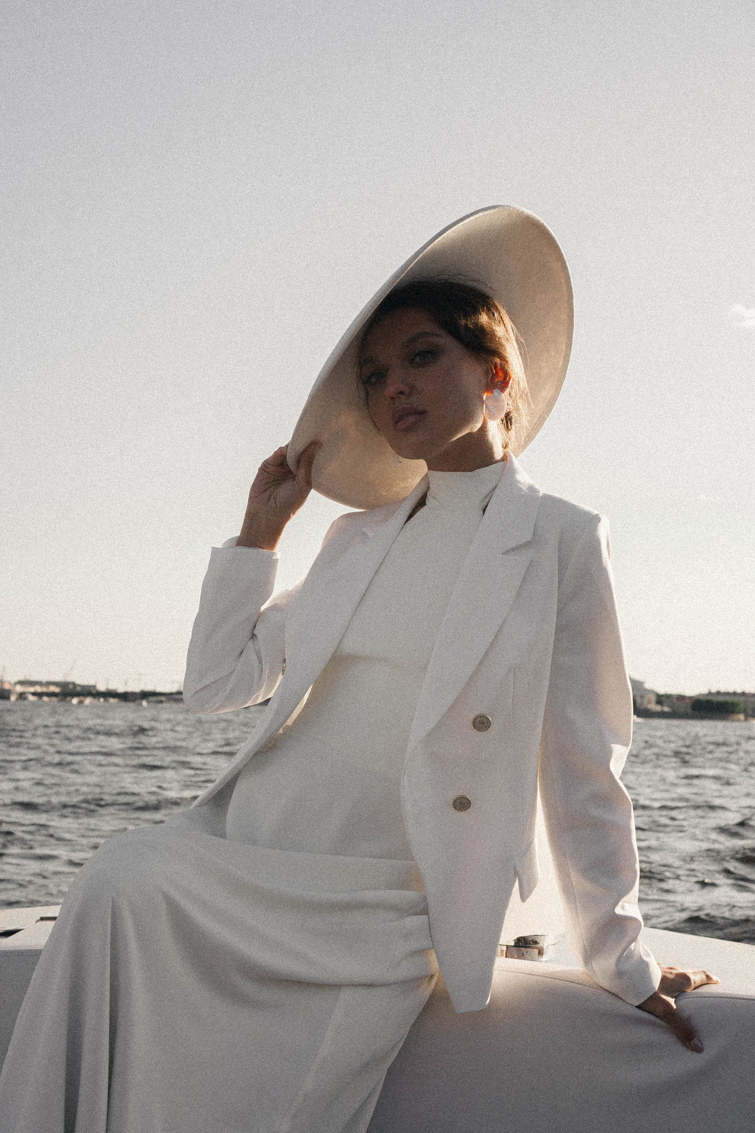 СВАДЕНБНАЯ СЬЕМКА НА КАТЕРЕ ПО КАНАЛАМ САНКТ-ПЕТЕРБУРГА И В АКВАТОРИИ НЕВЫ. Профессиональный фотограф, Санкт-Петербург — Виктория Богомолова