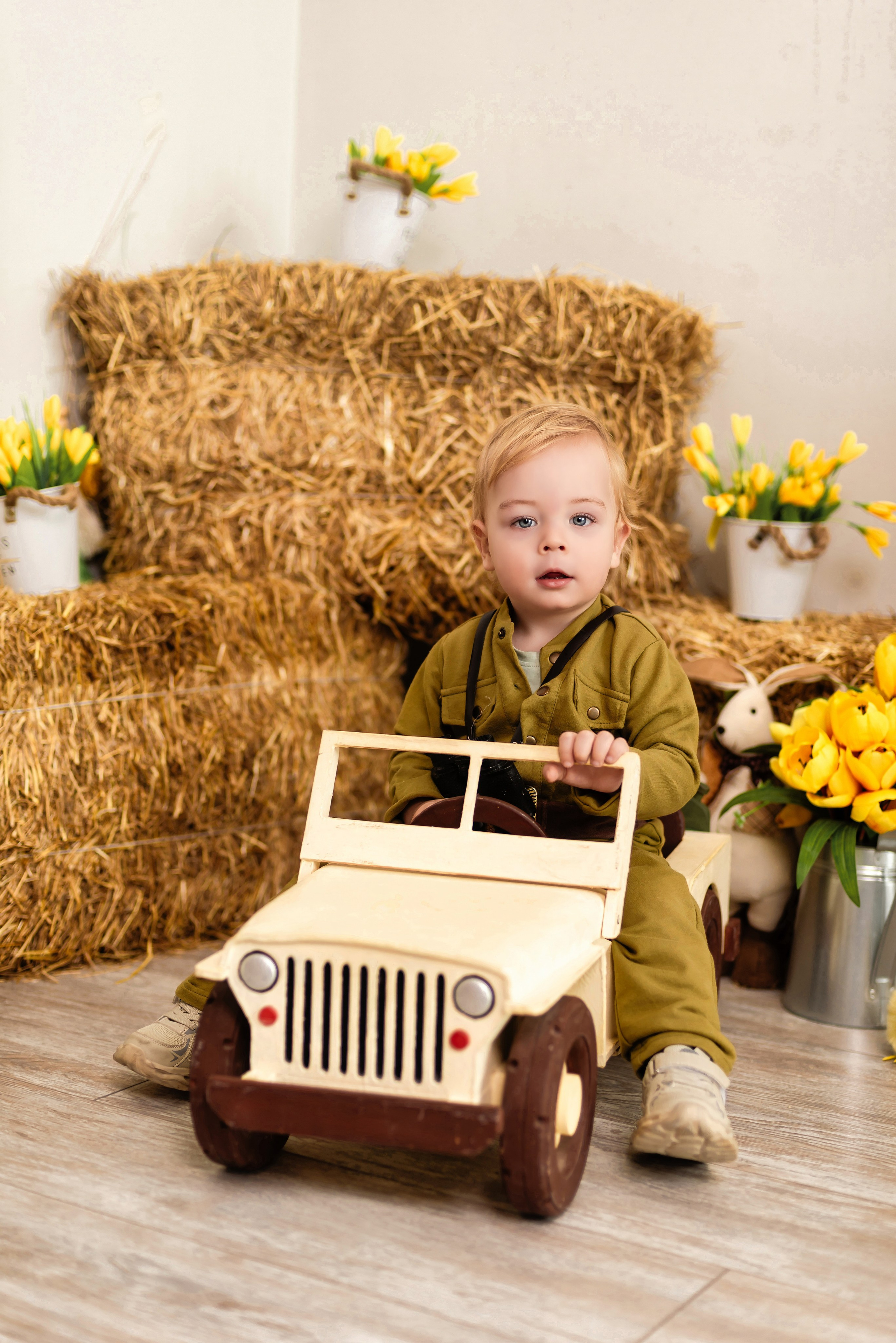 Детская фотосессия для малышей к 9 мая в Иркутске в костюмах в военной форме