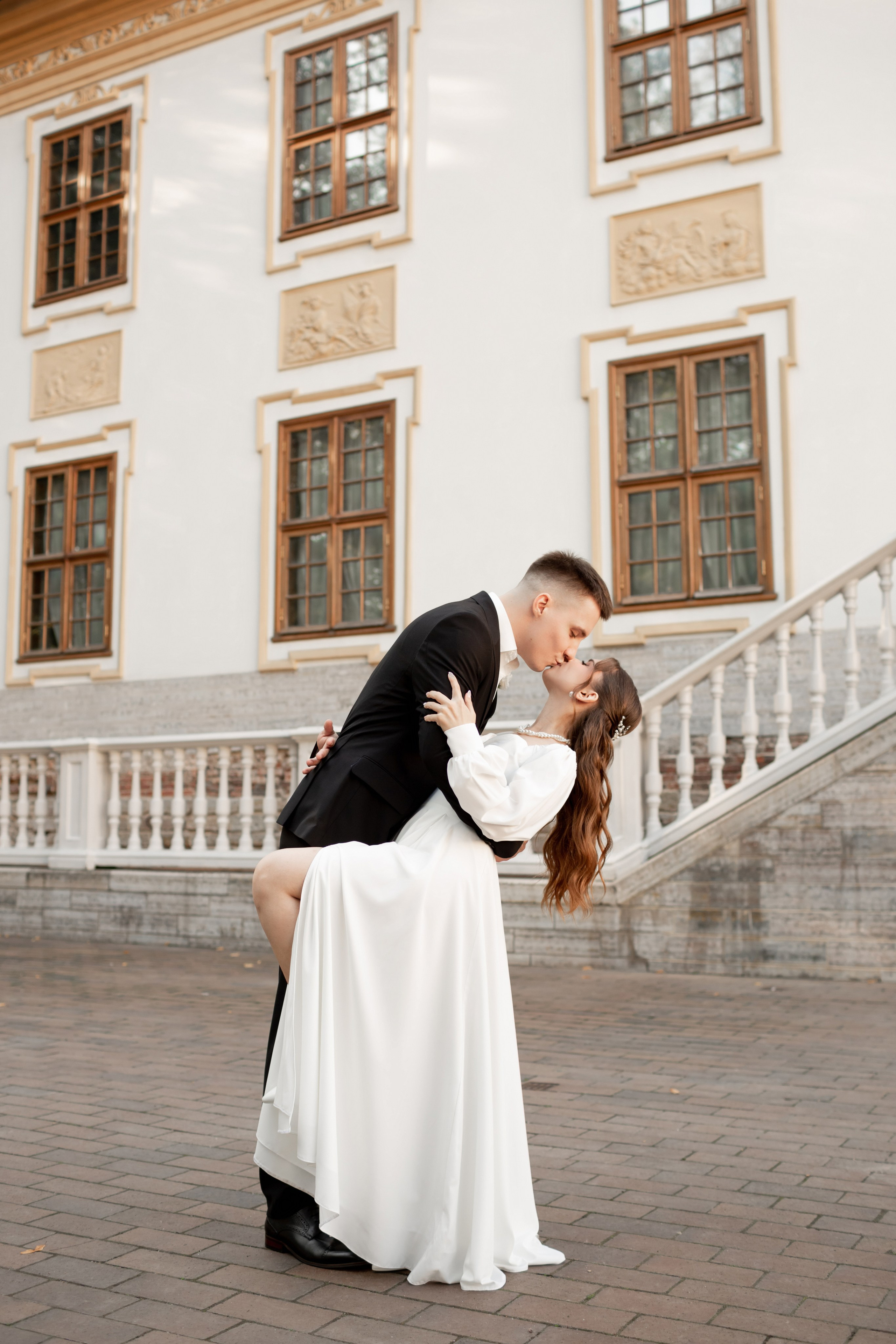 Красивая фотосессия молодоженов в Летнем саду.