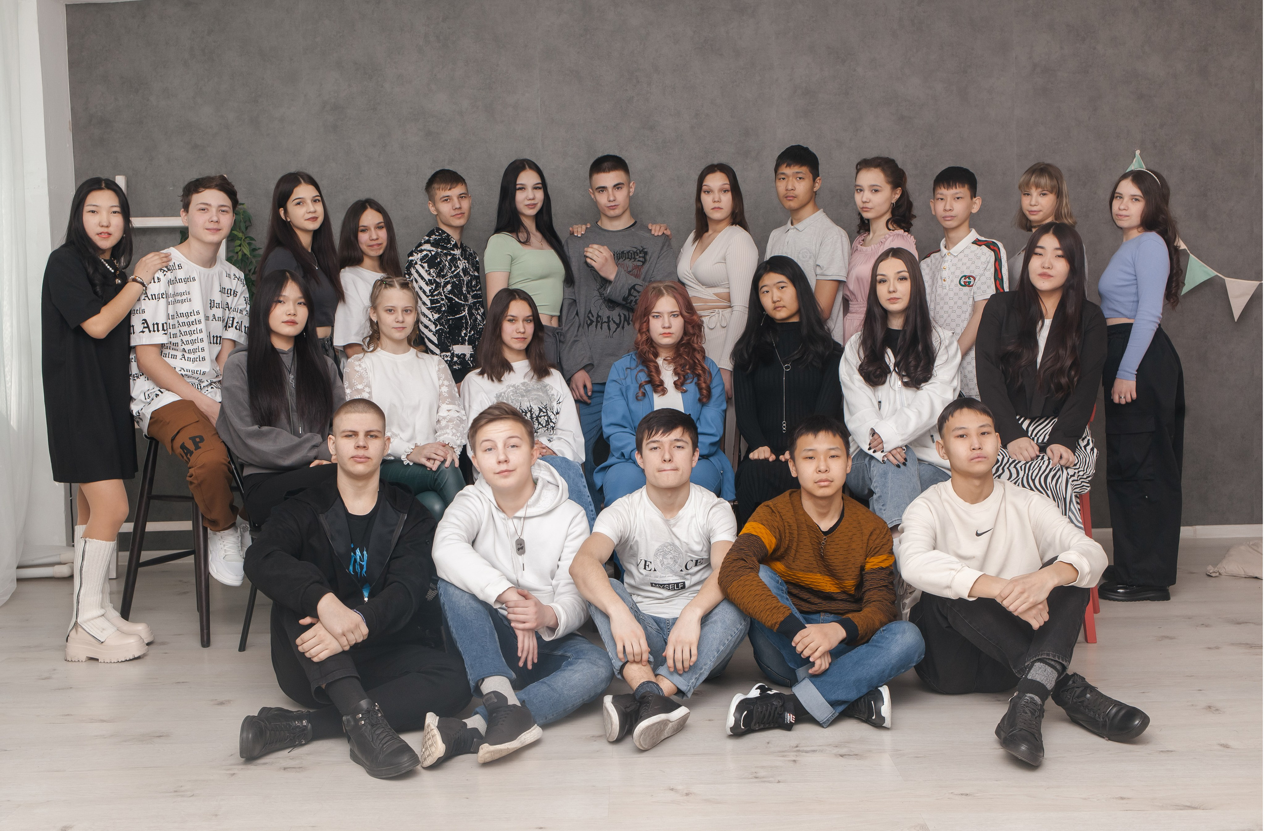 Школьники в студии. Фотограф Бурятия. Печать фотокниг