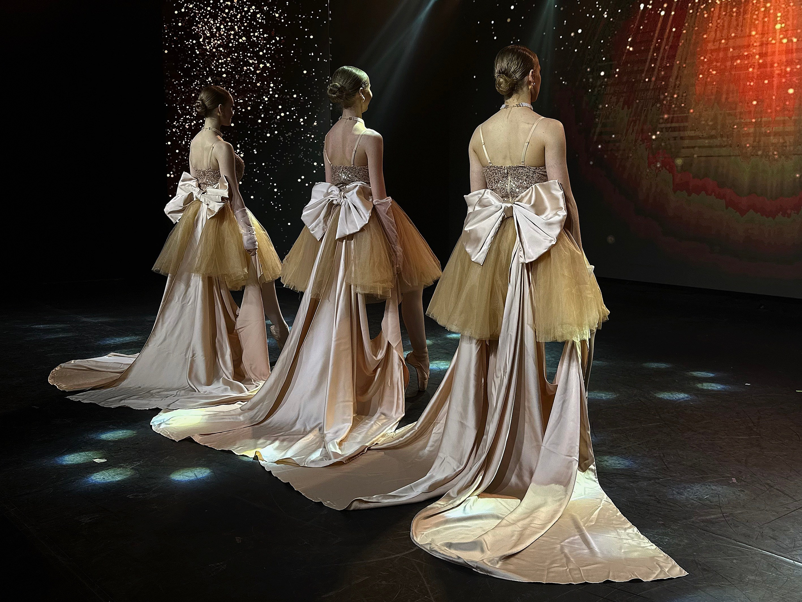 «ЛЮБЛЮ ДО СЛЁЗ». Танцевальный проект с балеринами «Old Money» в Екатеринбурге