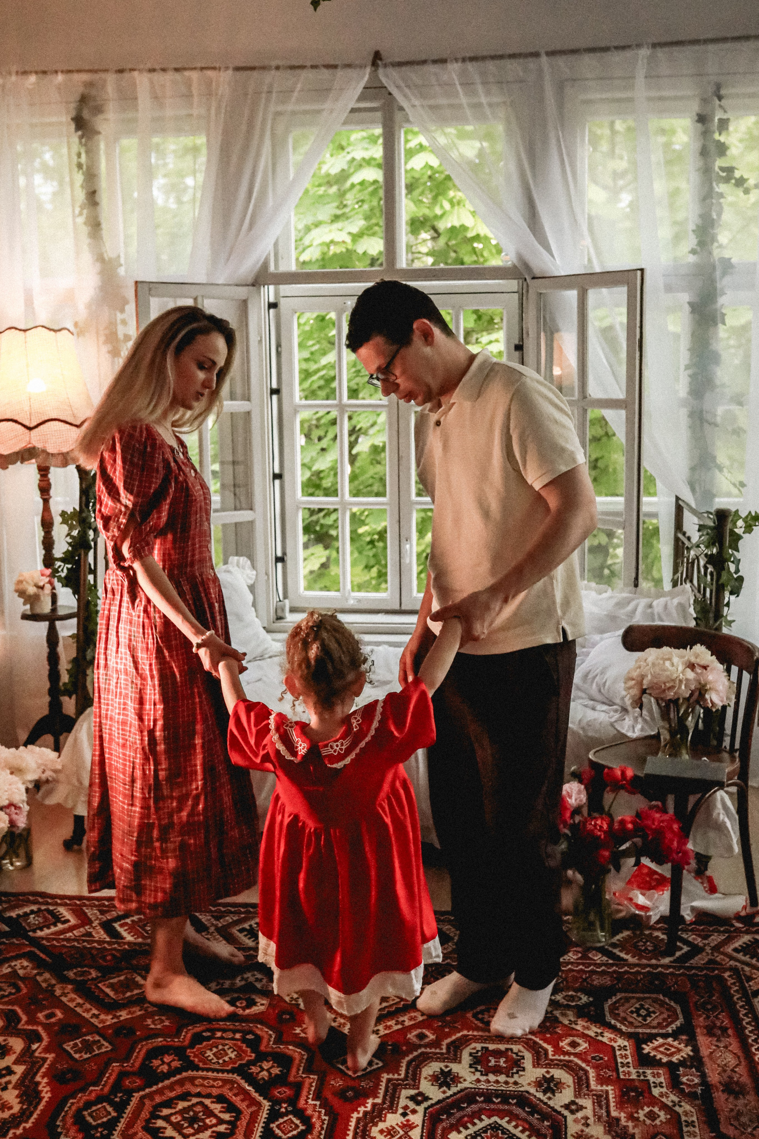 Пионы на балконе