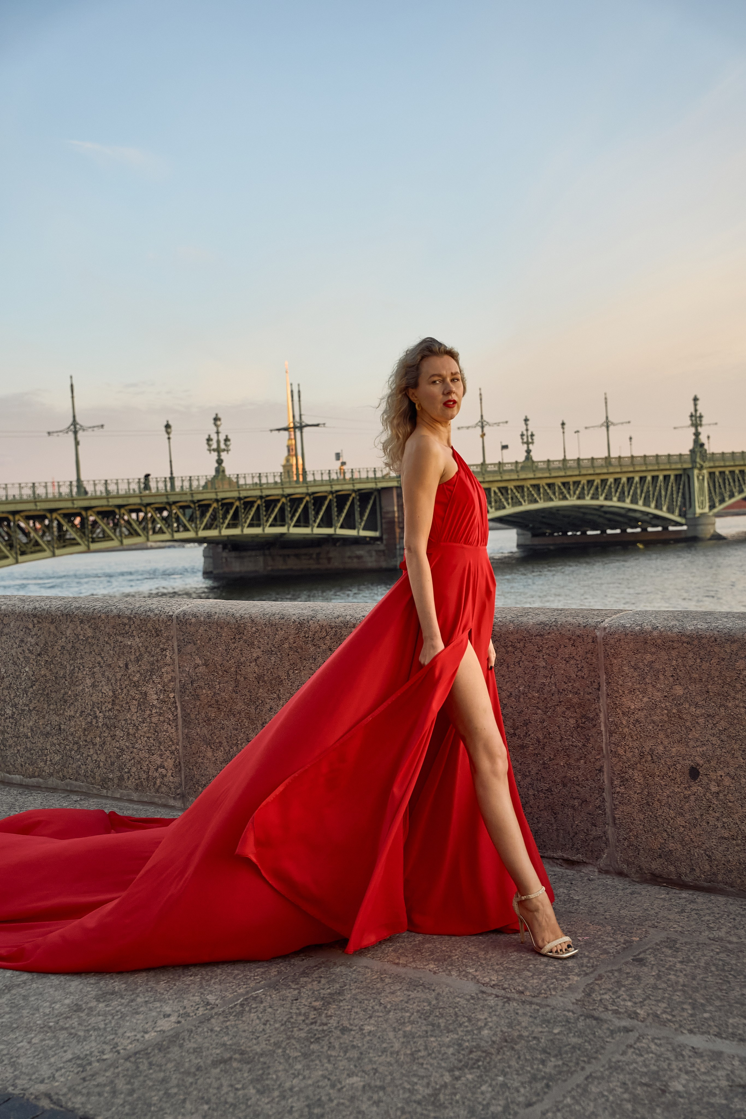 Antonina. Рассвет у Троицкого моста✨. Фотограф Natalya Litvinova