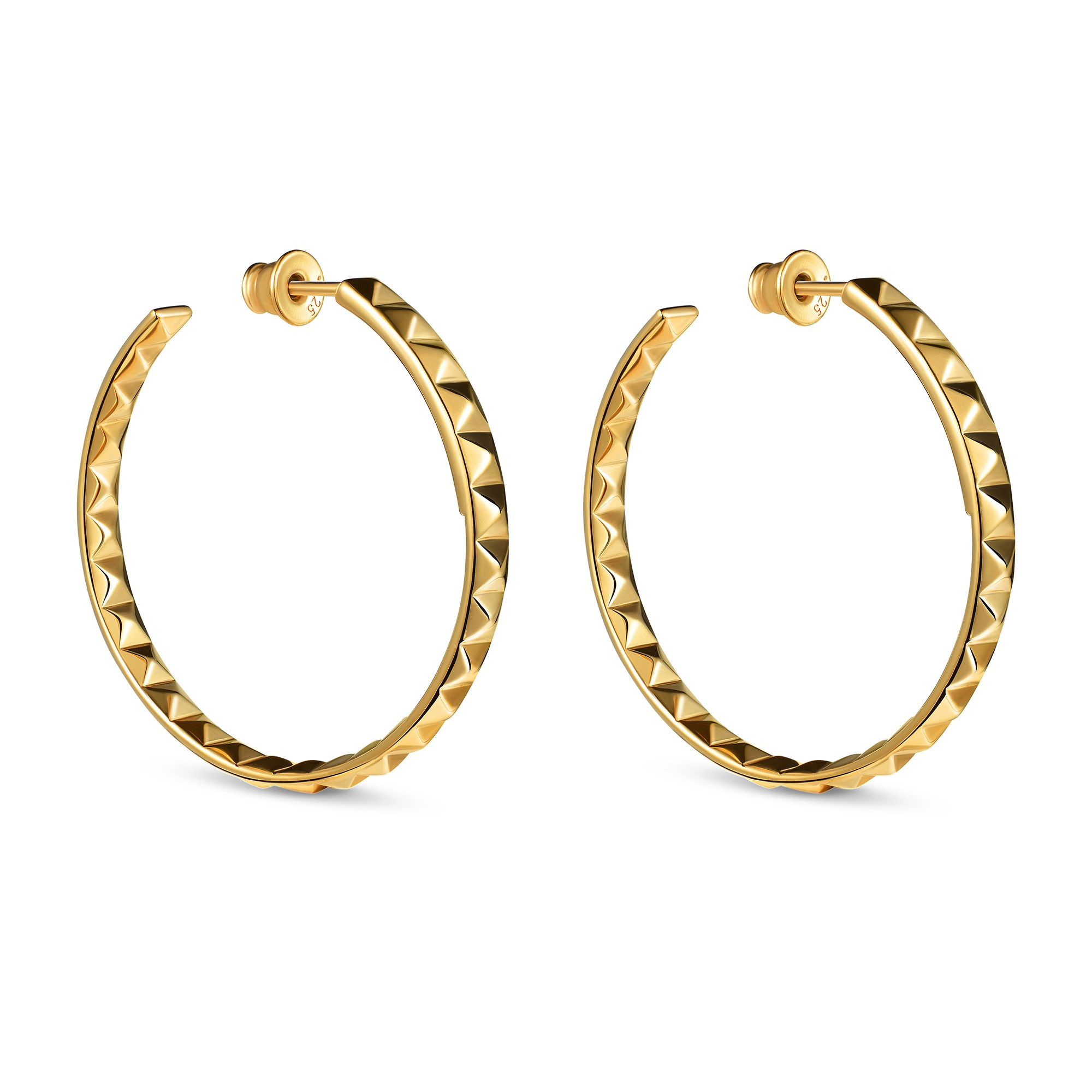 Серьги хупы белом фоне, предметная каталожная съёмка 