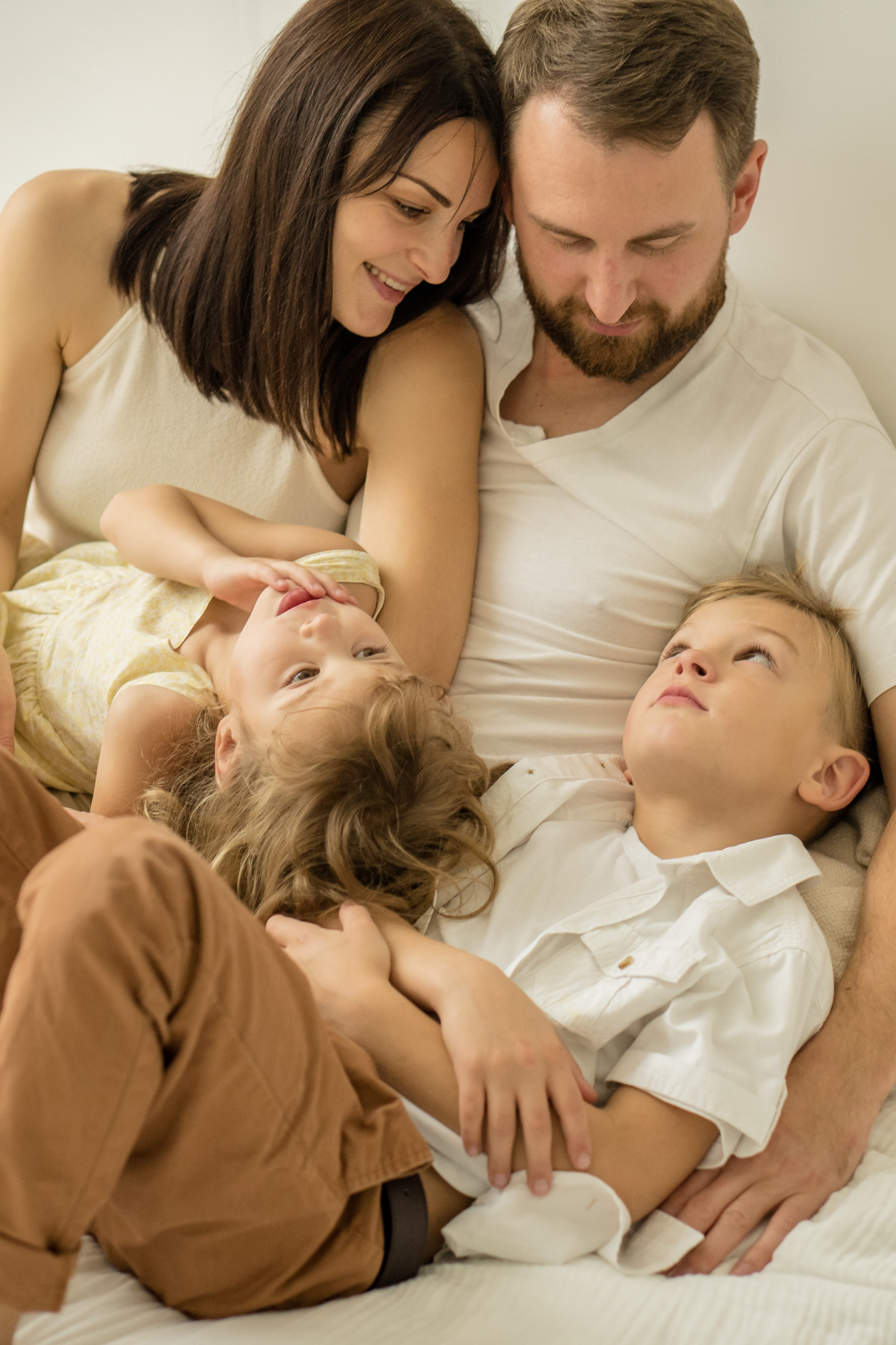 Семейная фотосессия семьи К. в фотостудии. Фотограф Ольга Игорева