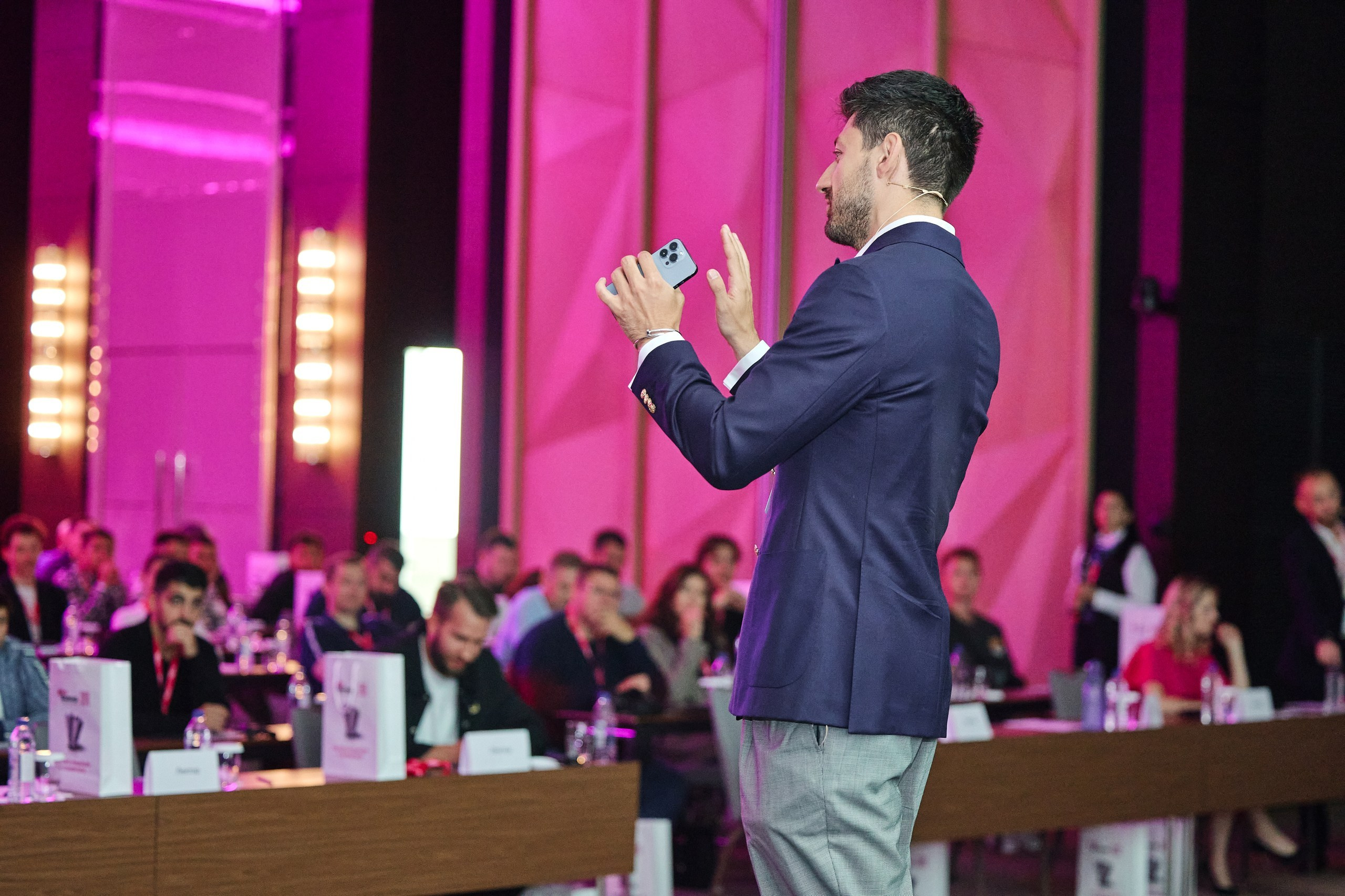 Конгресс имплантологов Neo Biotech 2025. Антон Артюшин, портретный фотограф. Москва