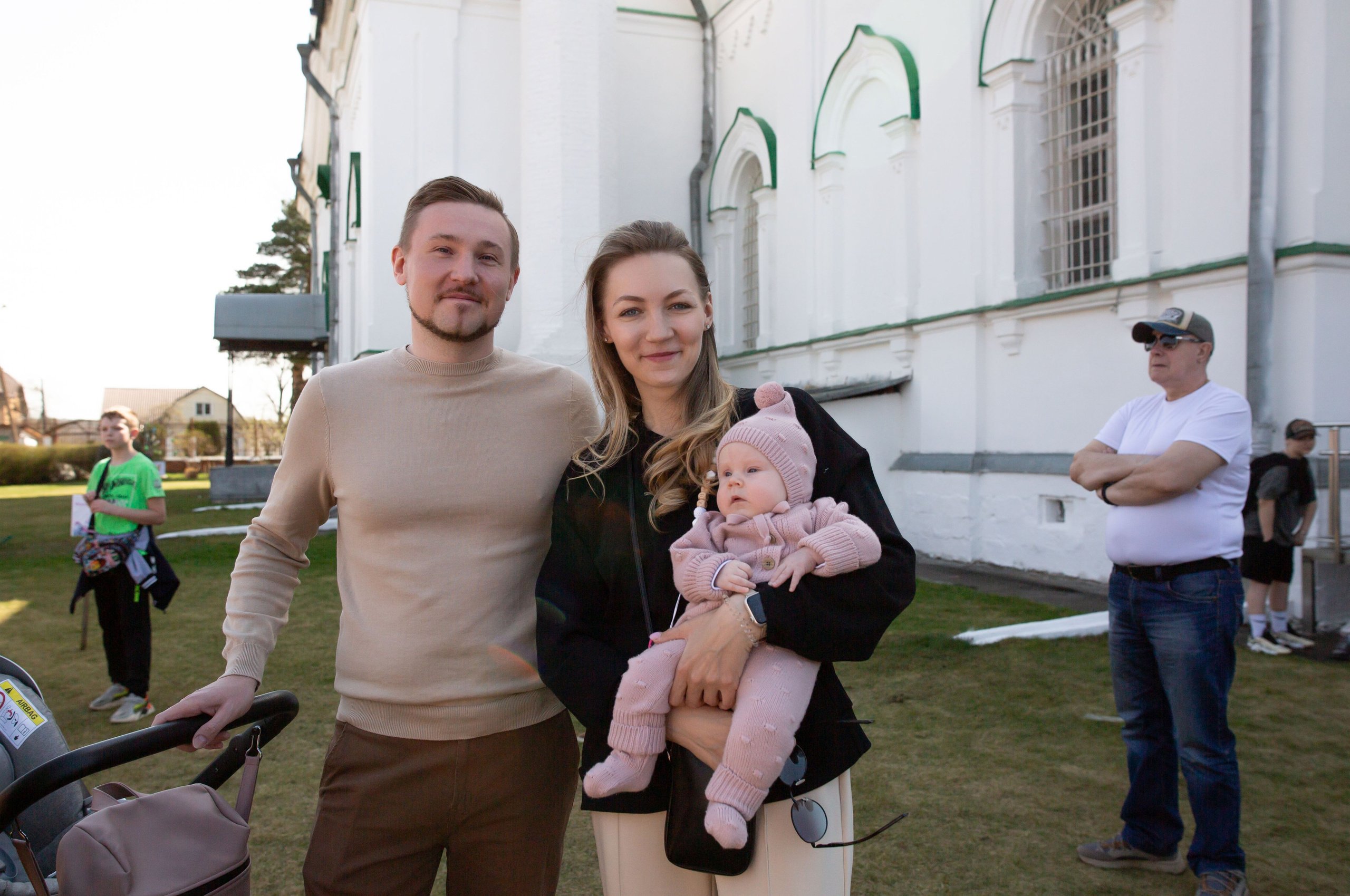 Пасха Воскресенский храм с Ашитково и ярмарка около храма. Семейный и детский фотограф Анна Петракова