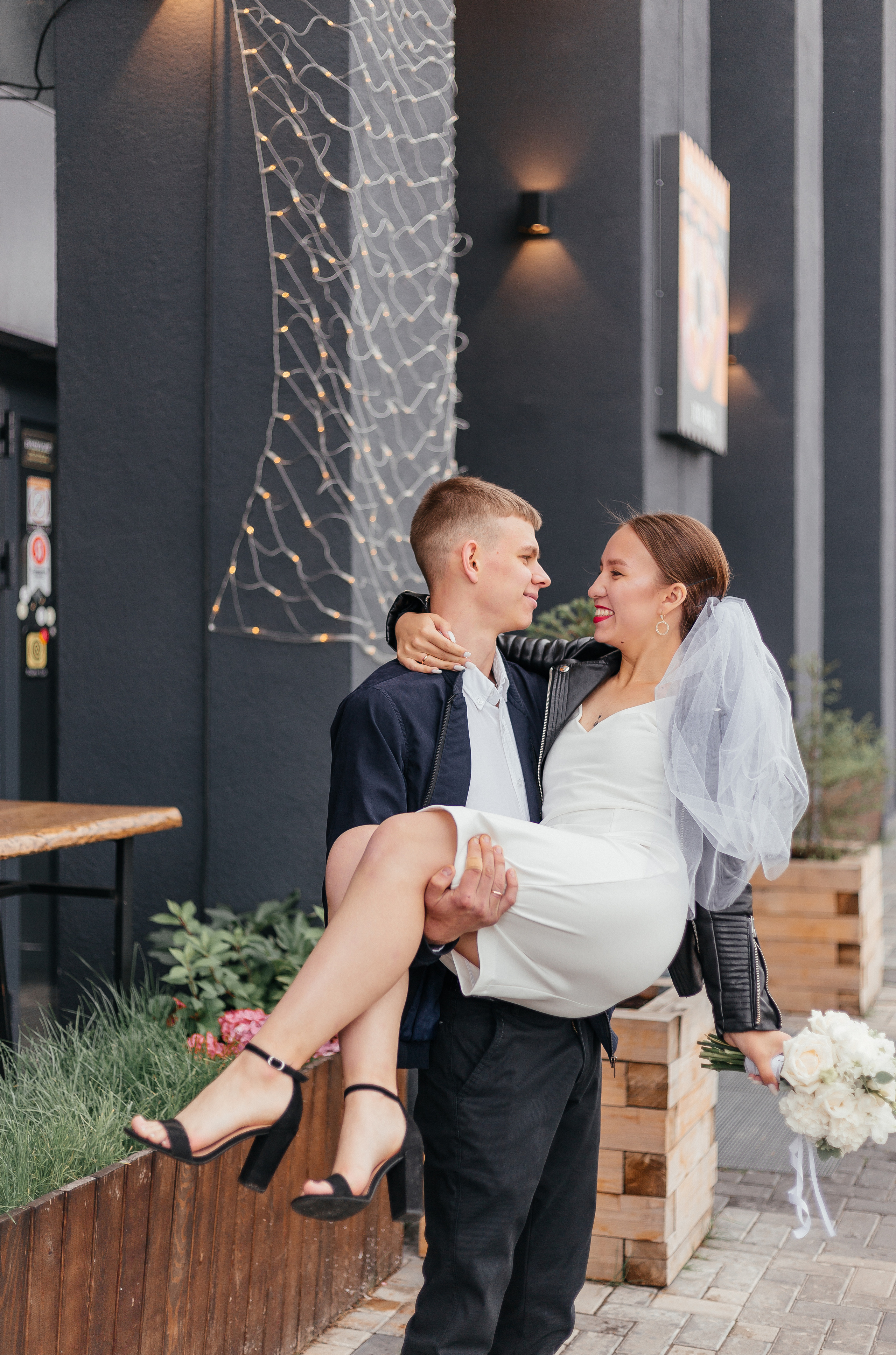 Саша и Элина. Прогулка. Новин квартал. Фотограф Мария Новоселова. Сургут