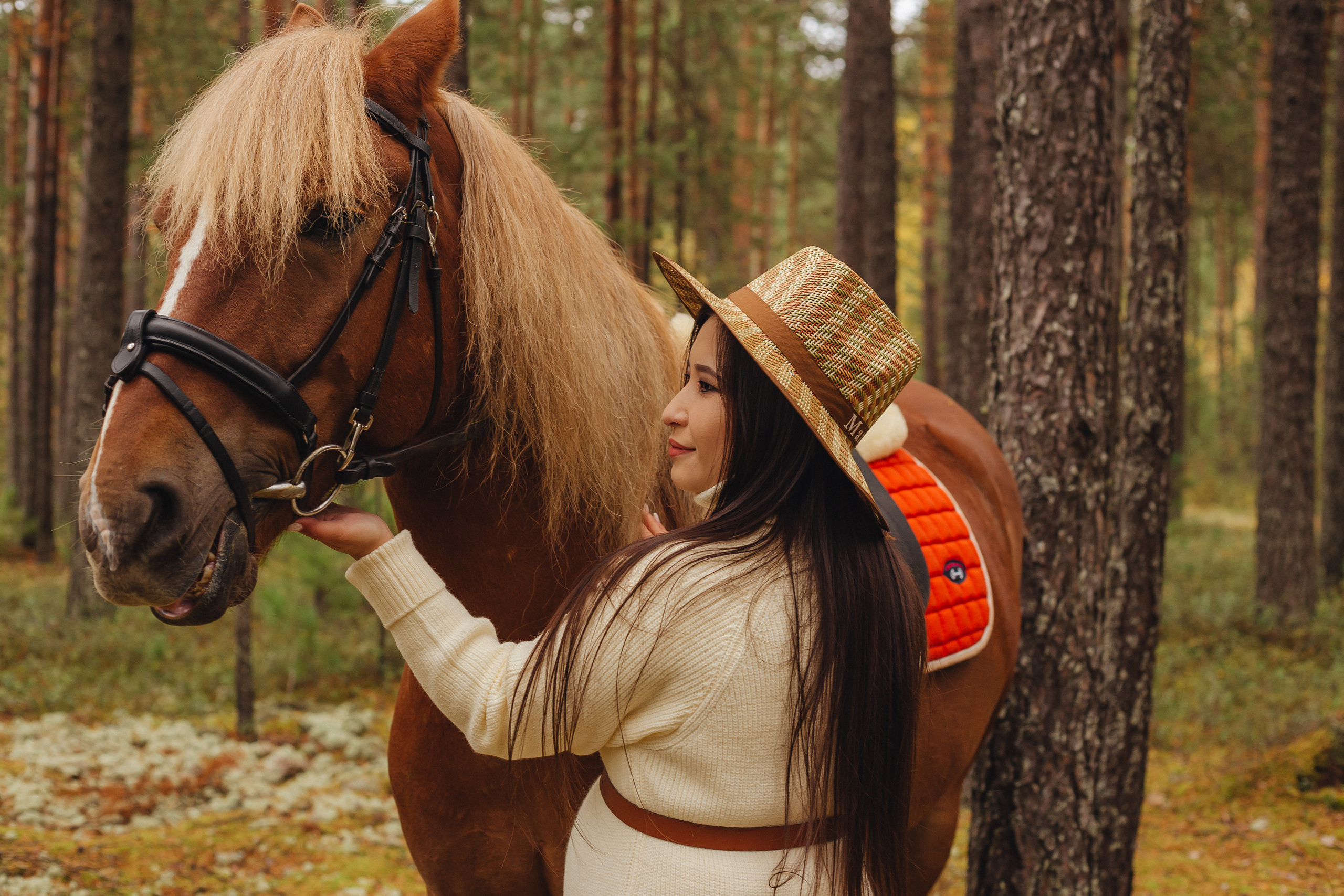 Прогулка с лошадью. Фотограф Мария Новоселова. Сургут