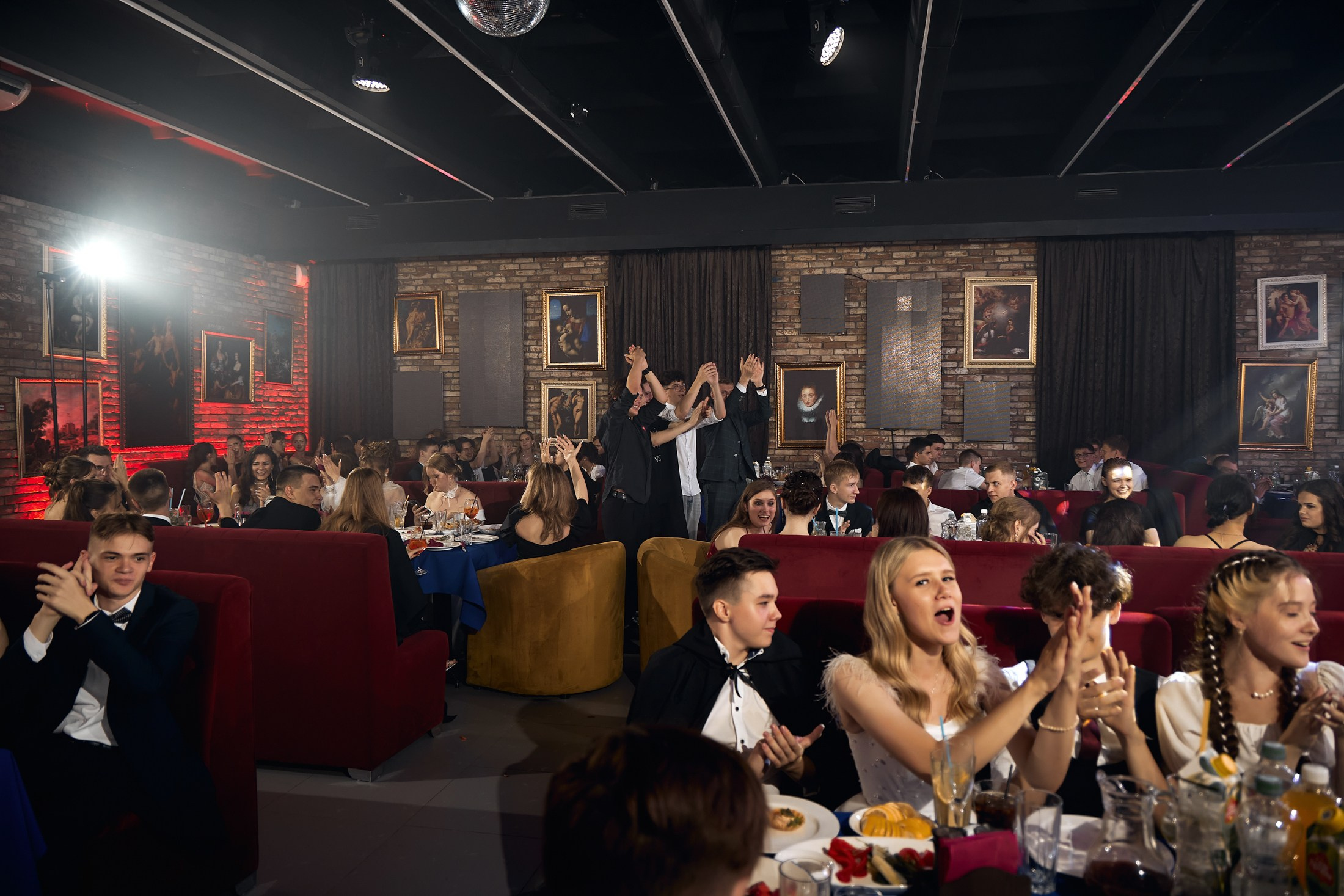 Фотограф на выпускной. Свадебный репортажный и фуд фотограф в Барнауле Гайфулин Виталий